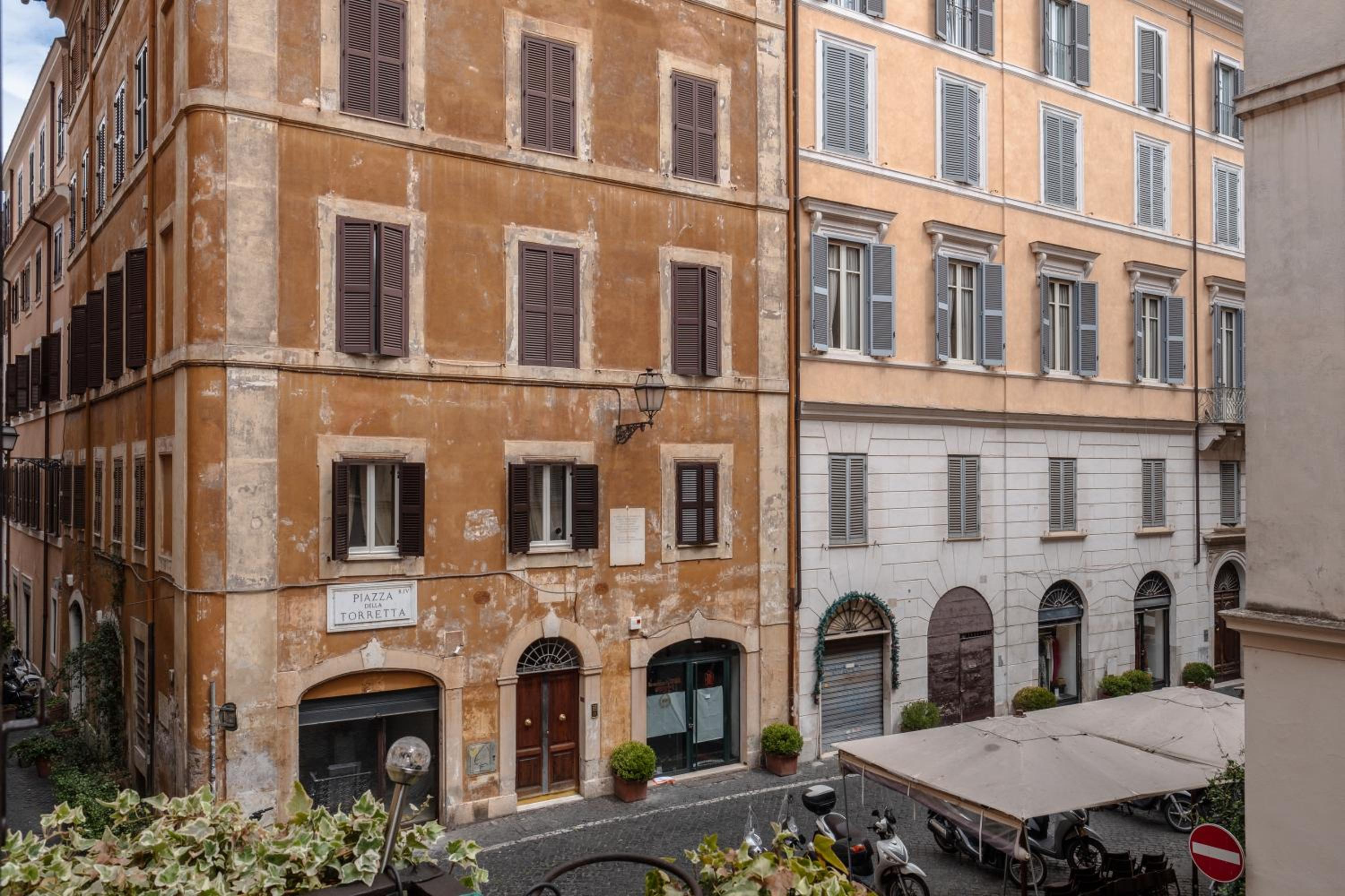 Fontanella Borghese Elegant & Beautiful Apartment