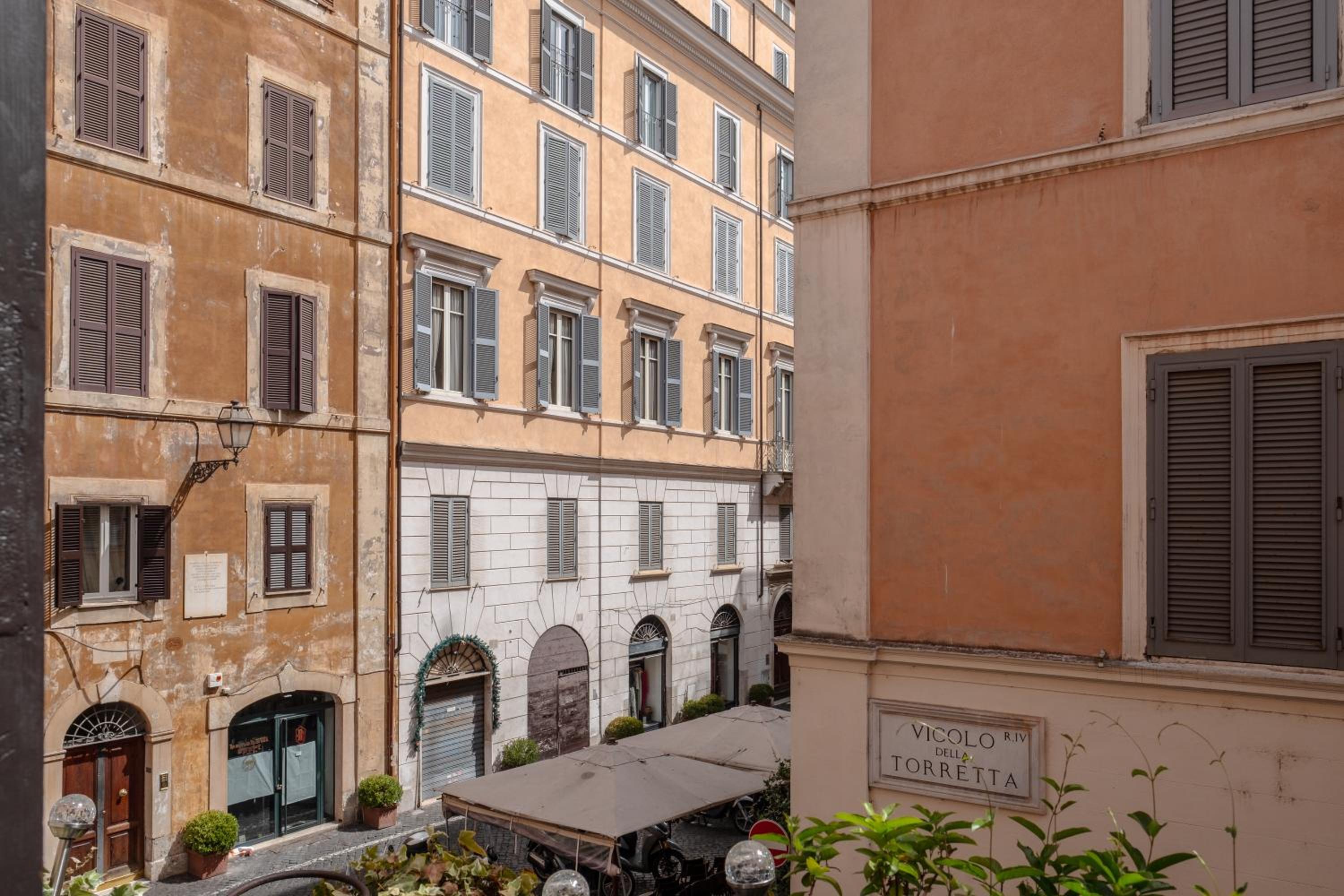 Fontanella Borghese Elegant & Beautiful Apartment