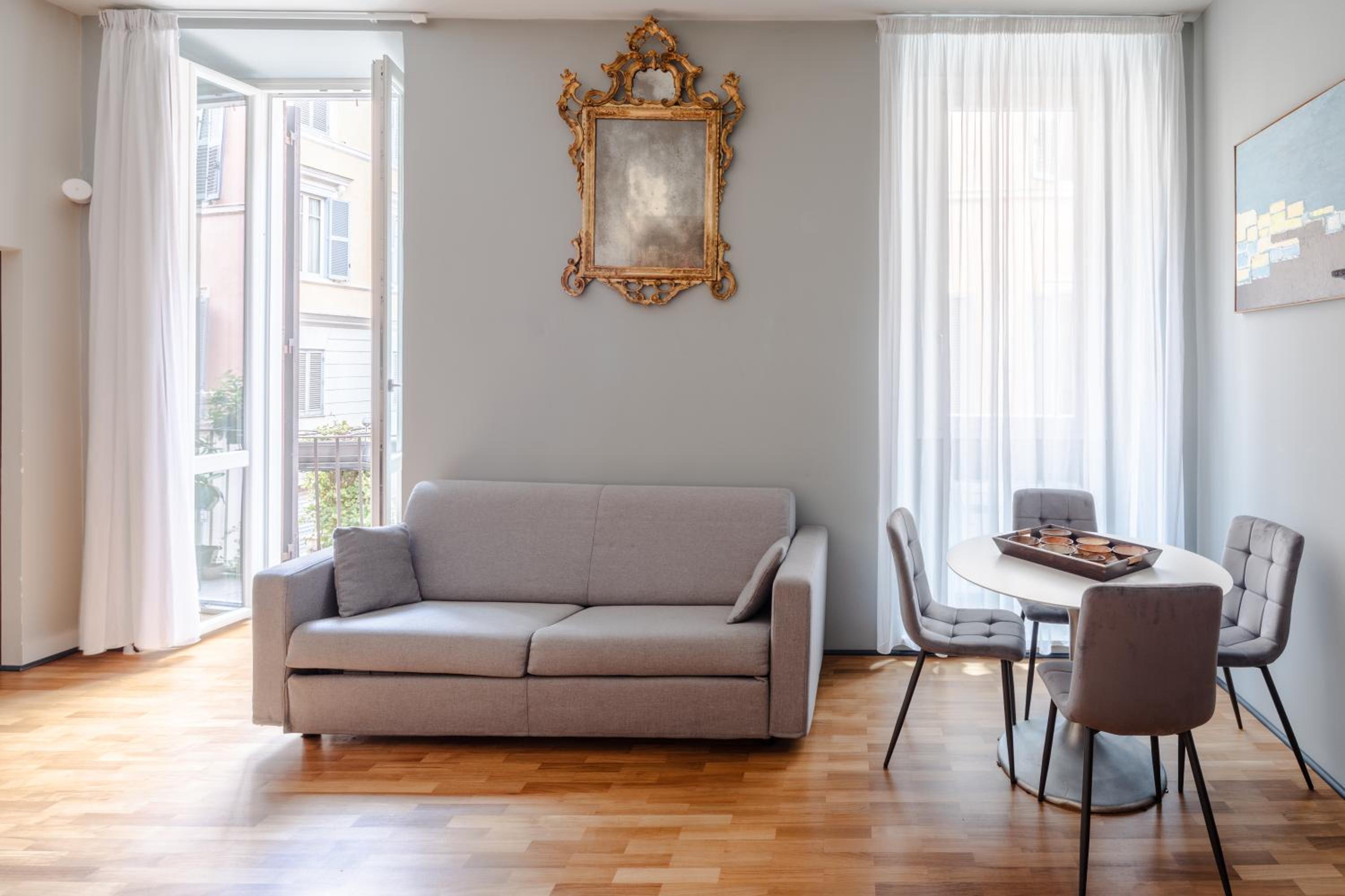 Fontanella Borghese Elegant & Beautiful Apartment