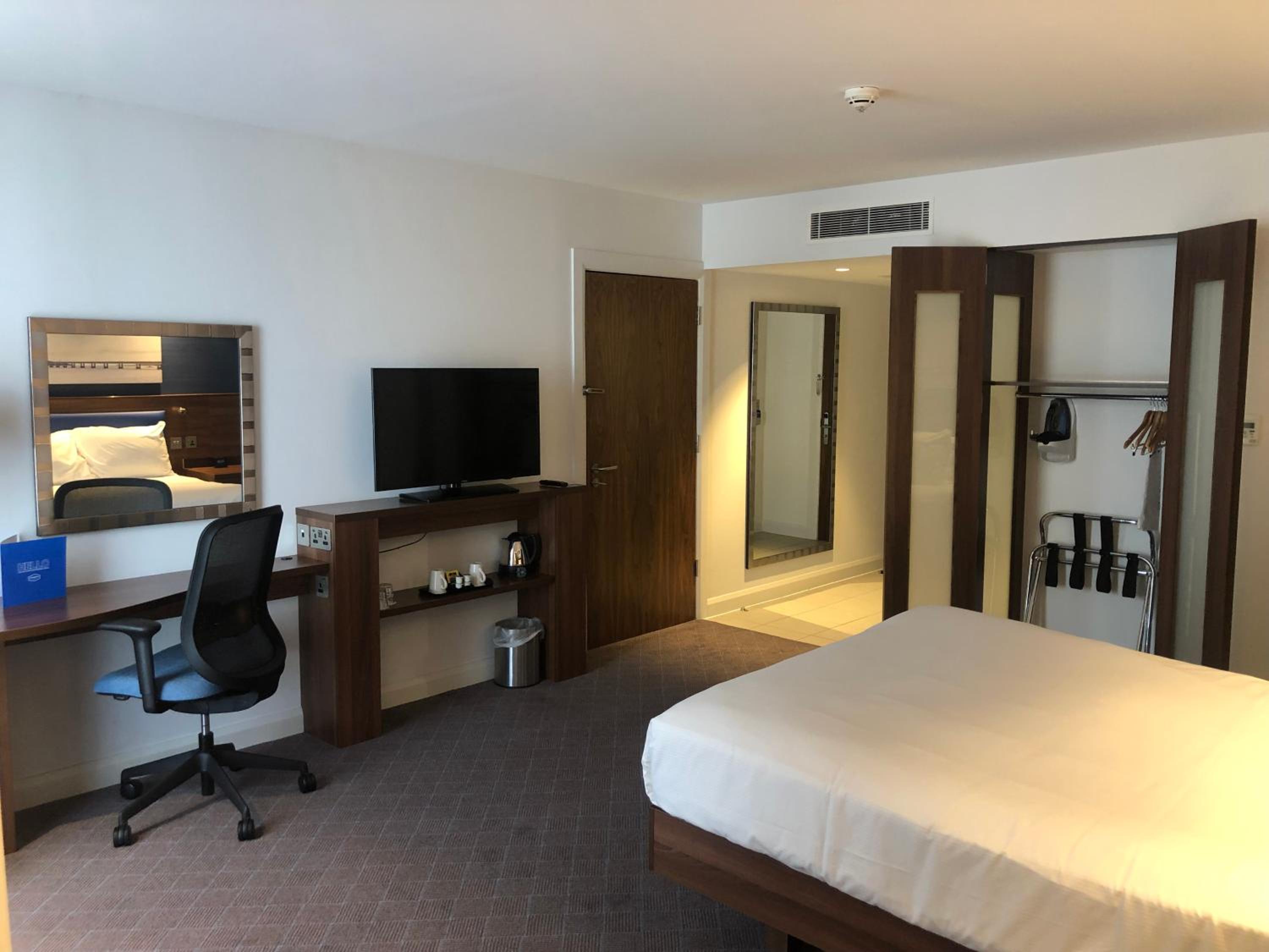 Dundee Vacations - Hampton by Hilton Dundee City Centre - Property Image 2