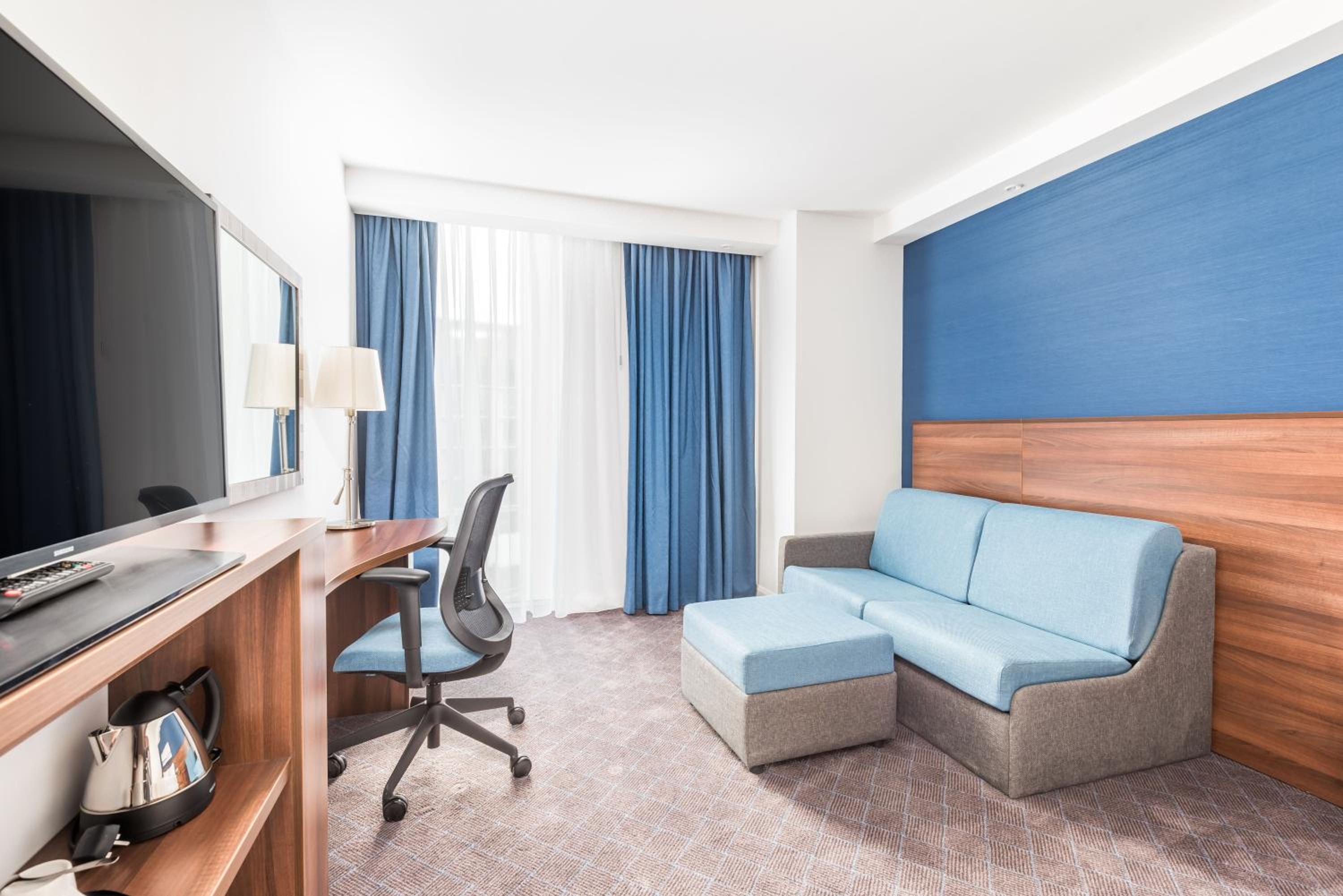 Dundee Vacations - Hampton by Hilton Dundee City Centre - Property Image 3