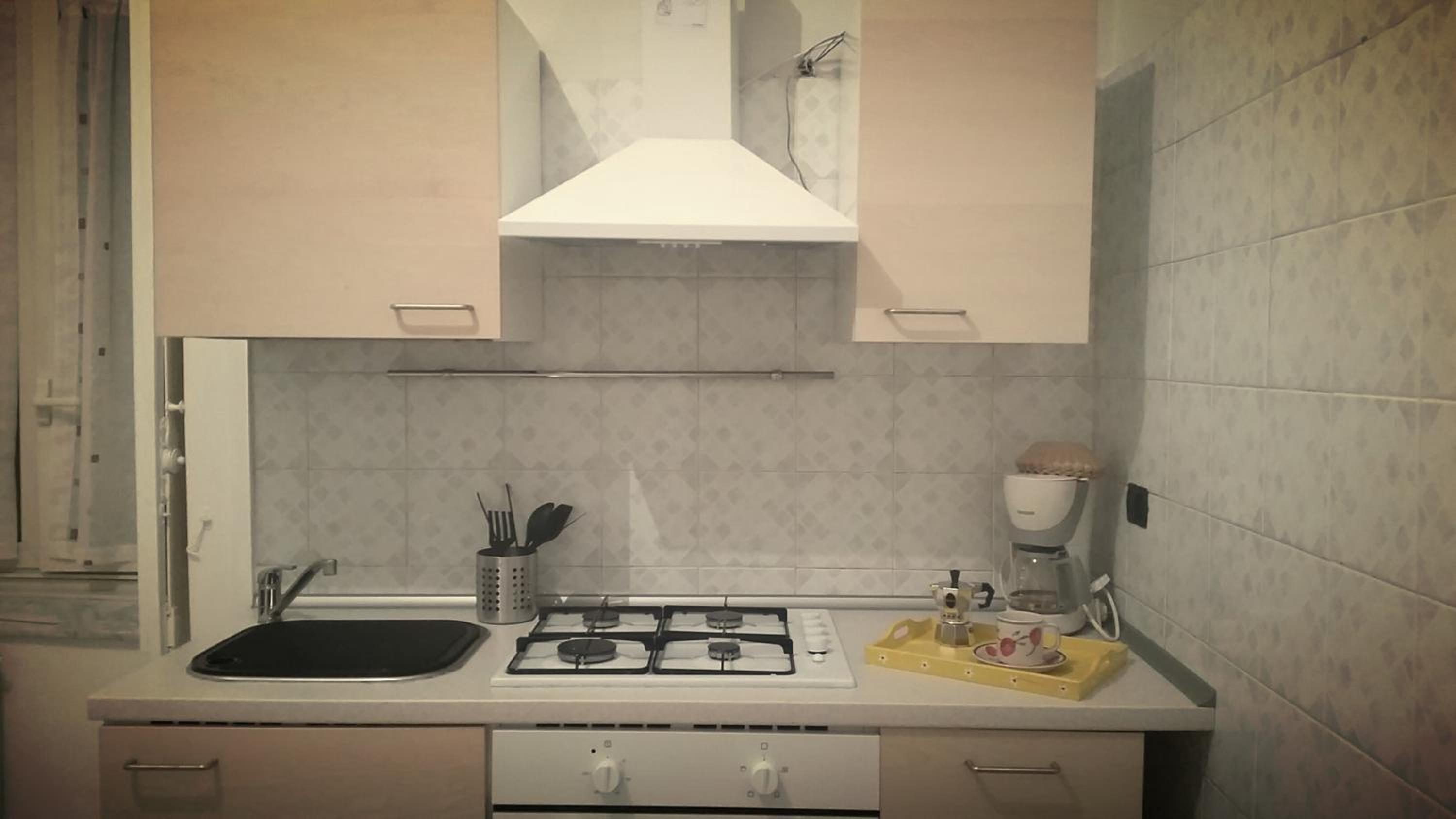 Napulè en Naples — kitchen