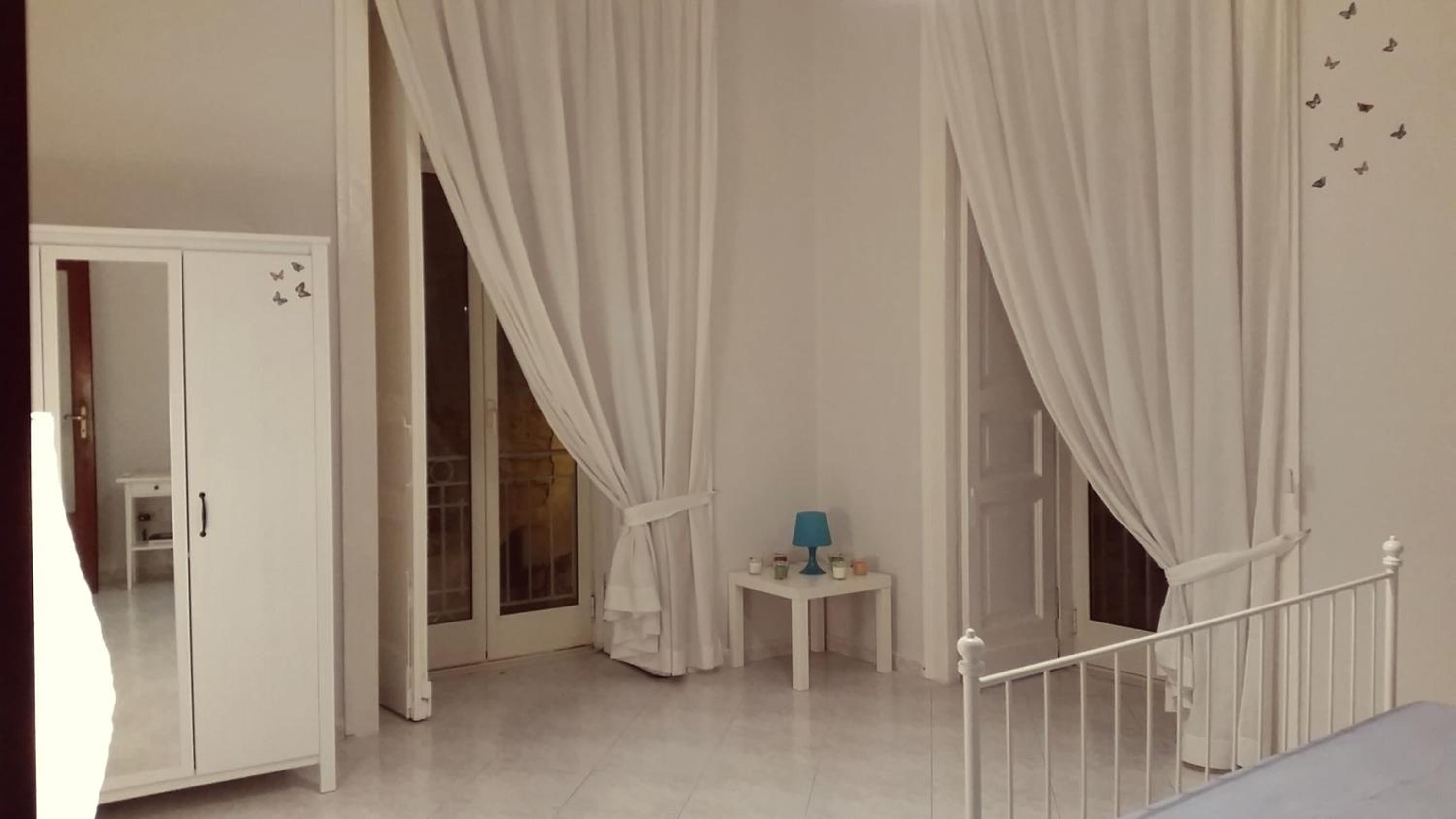 Napulè en Naples — hotel room