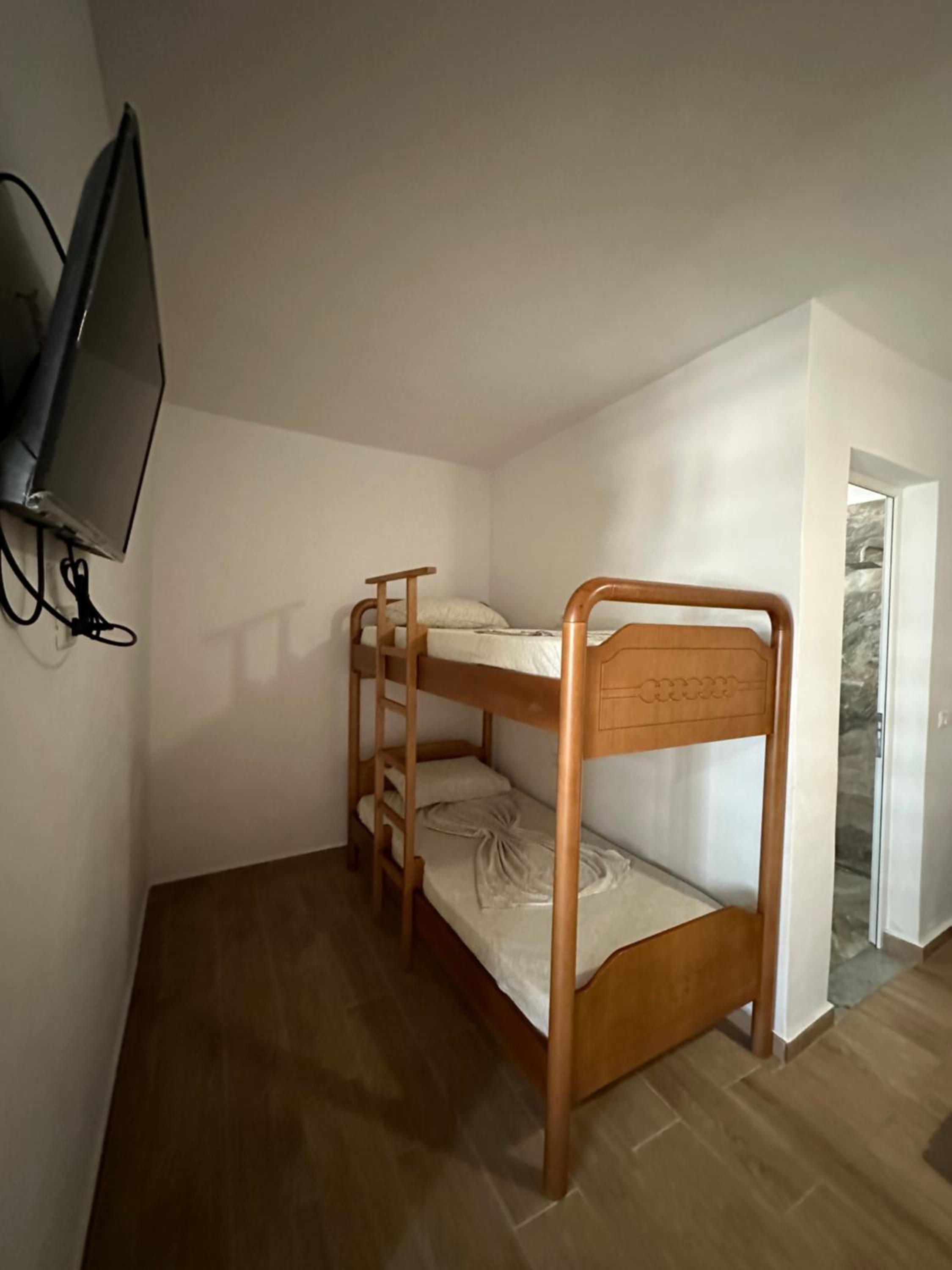 Jona Rooms