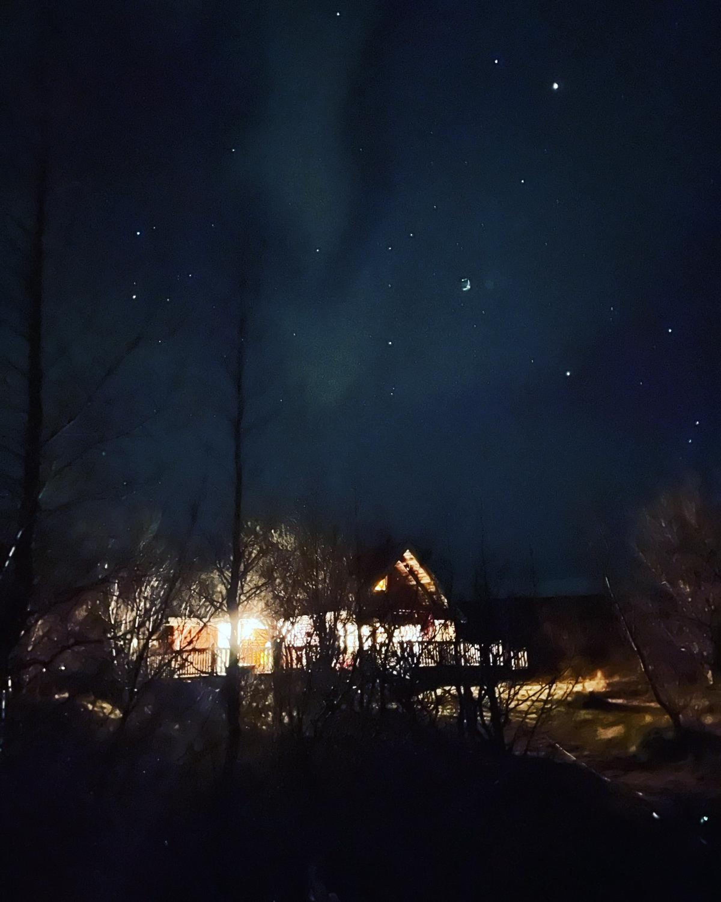 Northen Lights Cabin, Riverside, Mountain view view 4