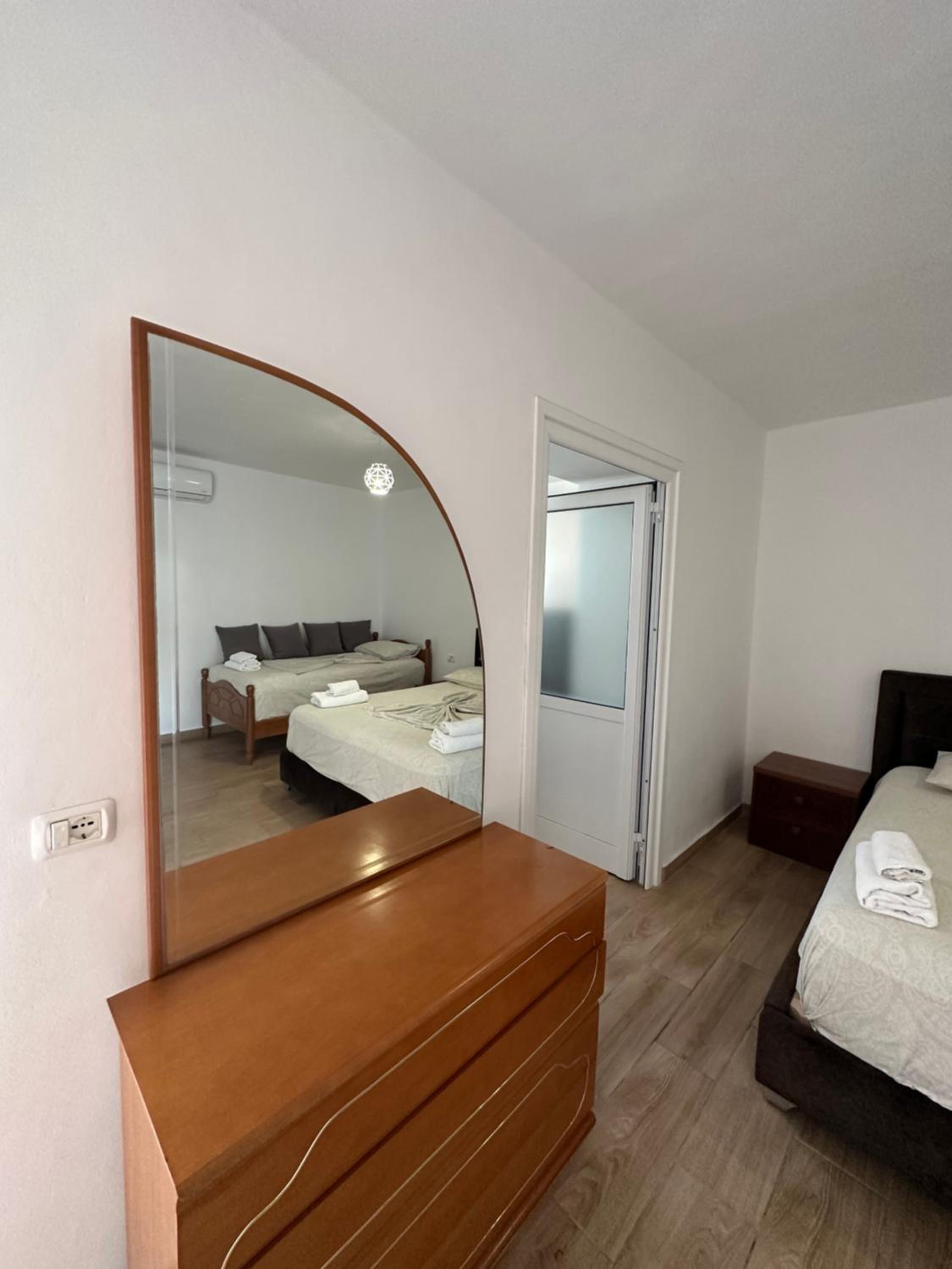 Jona Rooms