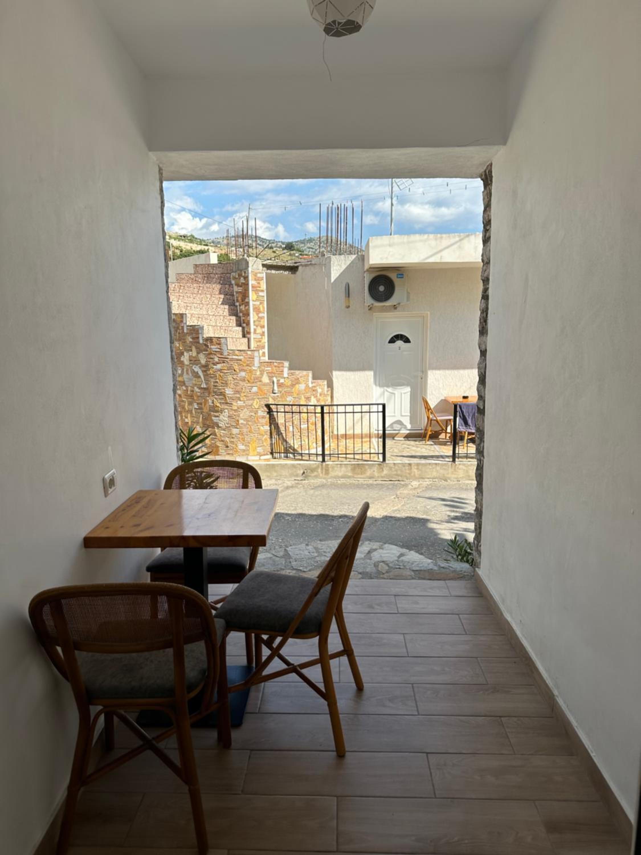 Jona Rooms