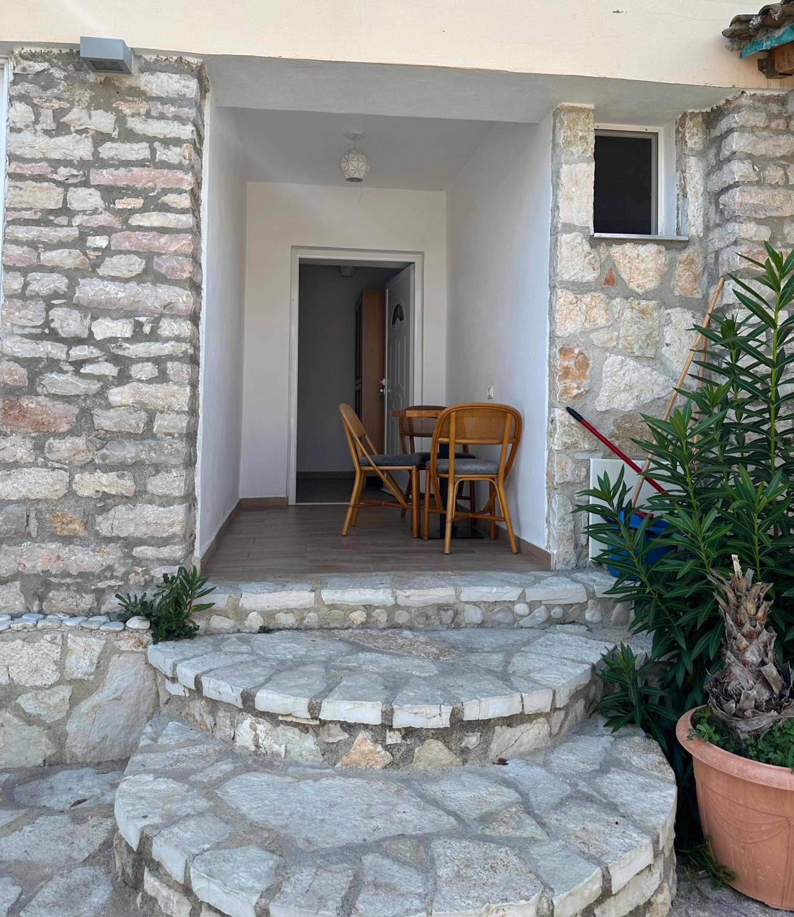 Jona Rooms