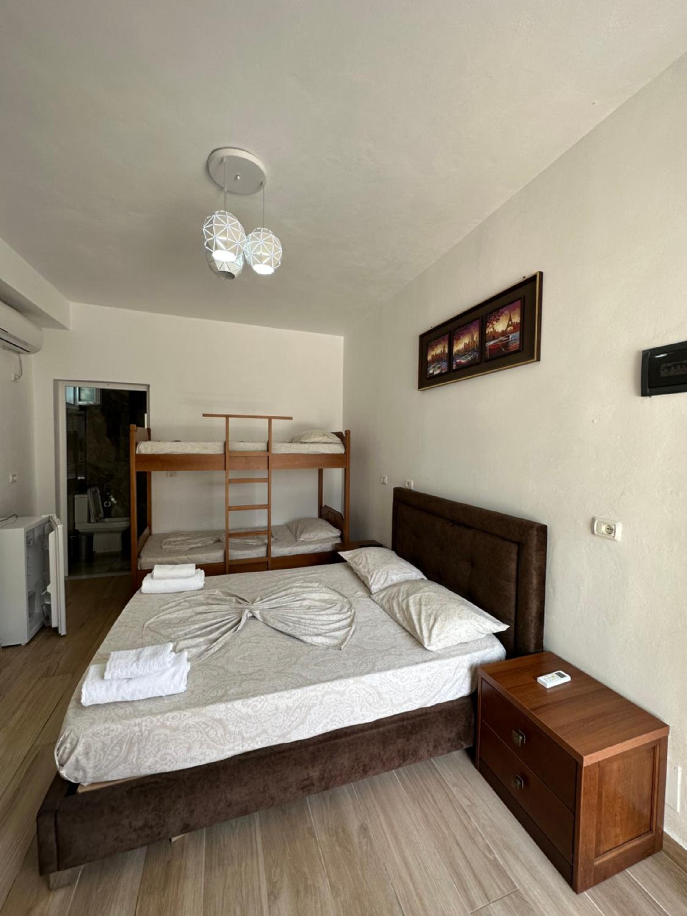 Jona Rooms