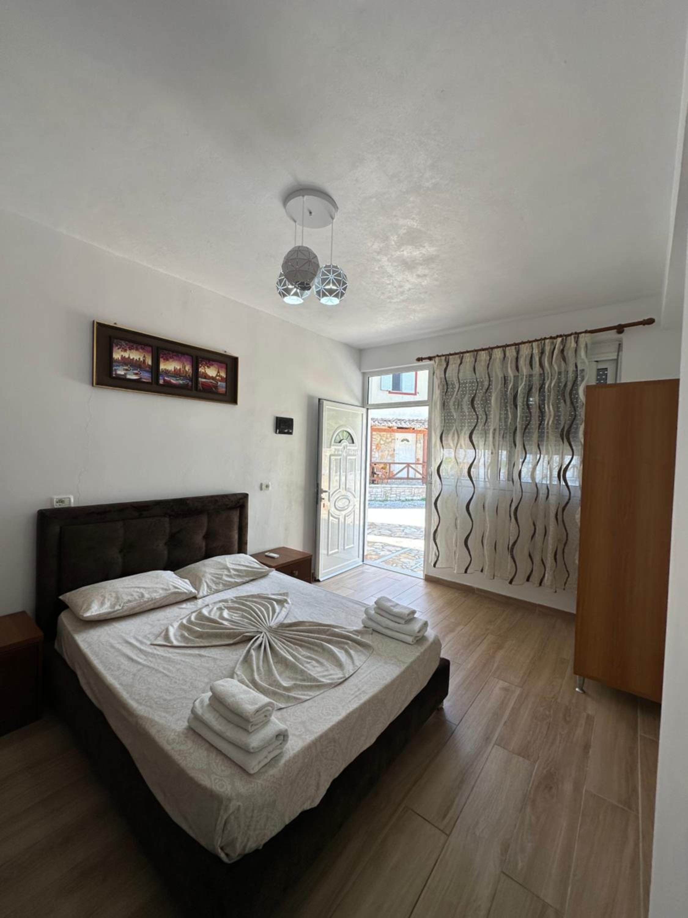 Jona Rooms