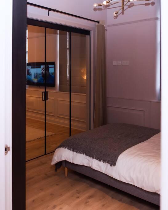 Luxurious stunning 2bedroom apartment view 5