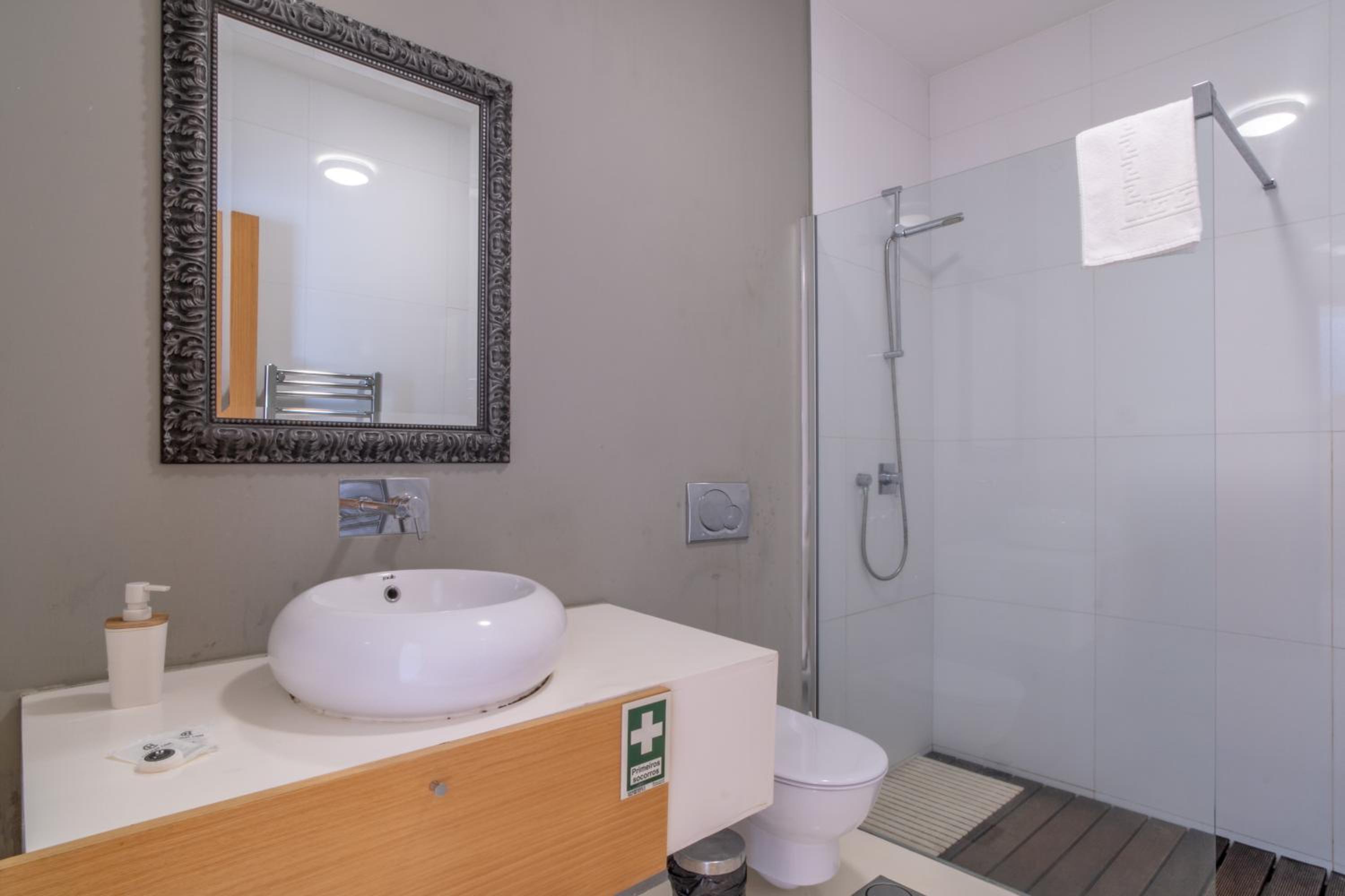 Star Villa with private heated pool in funchal view 3