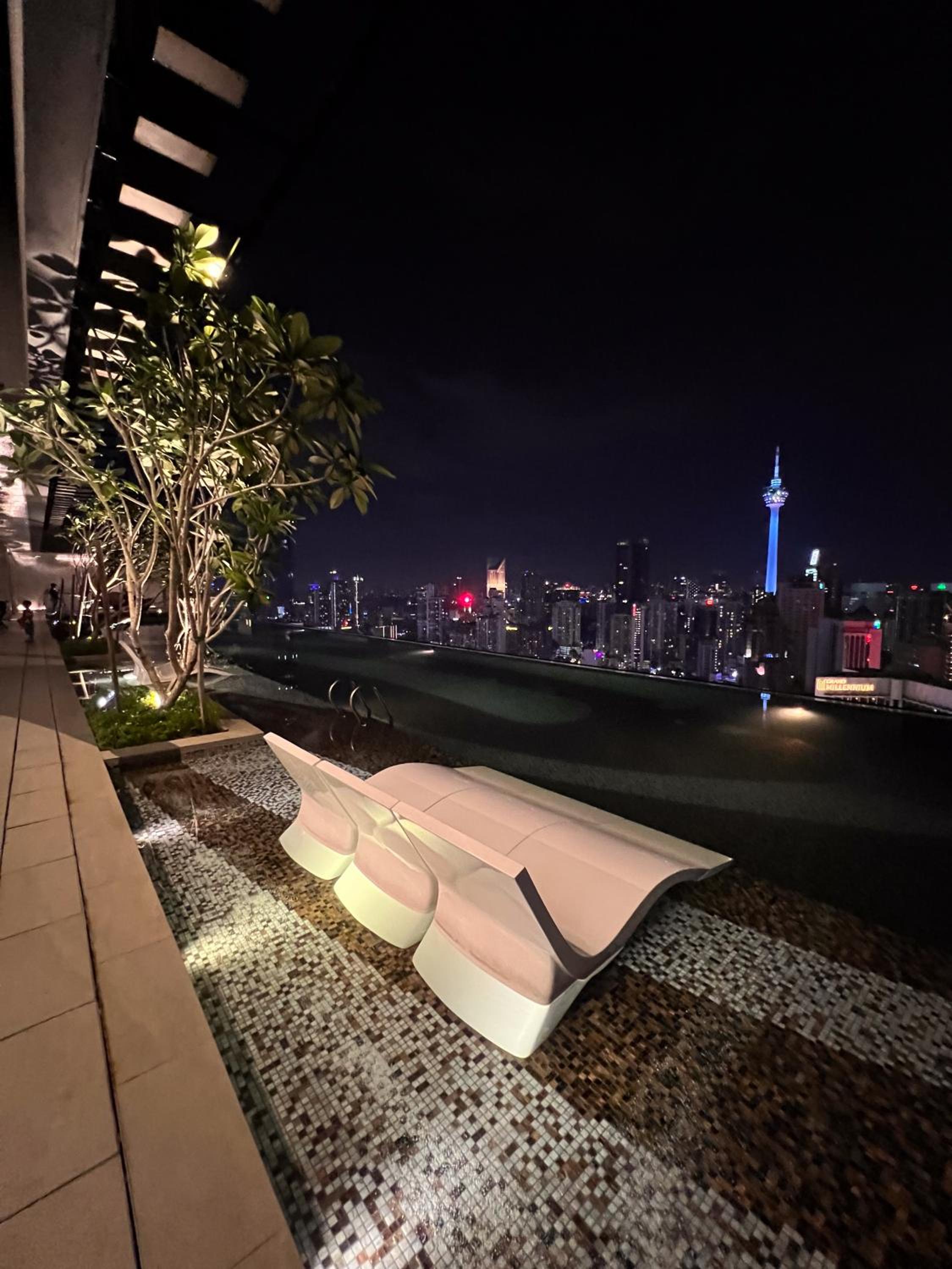 Infinity Pool KL view Axon residence Bukit Bintang Iconique