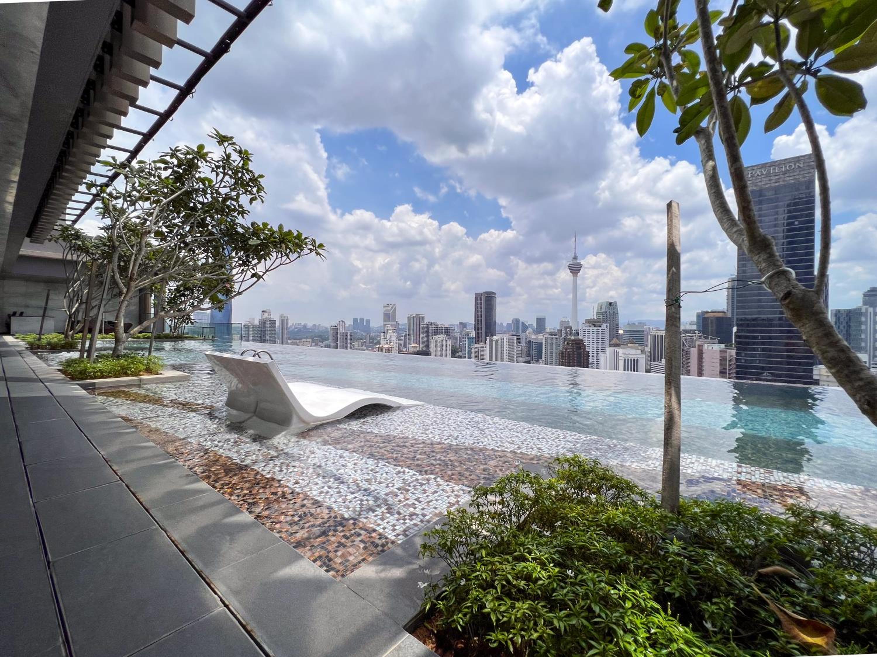 Infinity Pool KL view Axon residence Bukit Bintang Iconique
