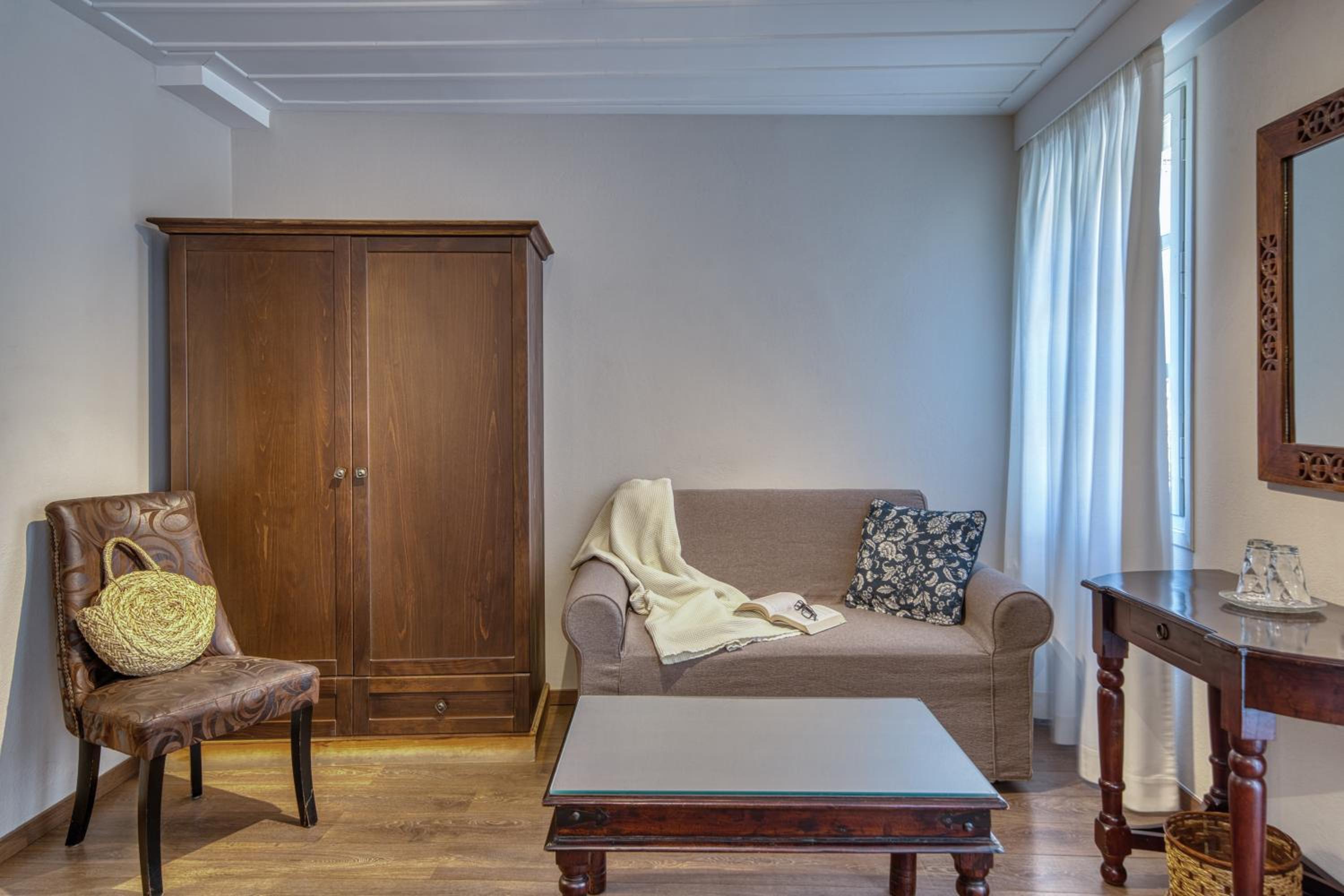 Isioni Pension