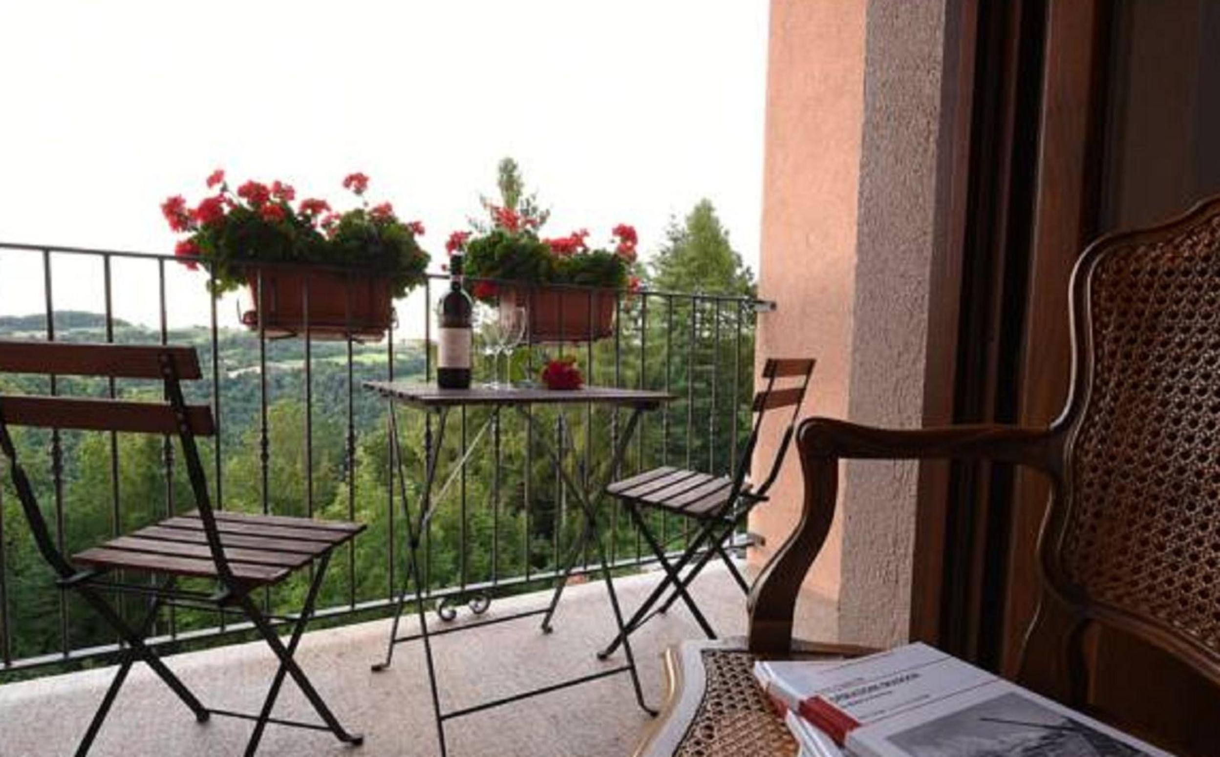 Maison des Roses - Family Farm view 2