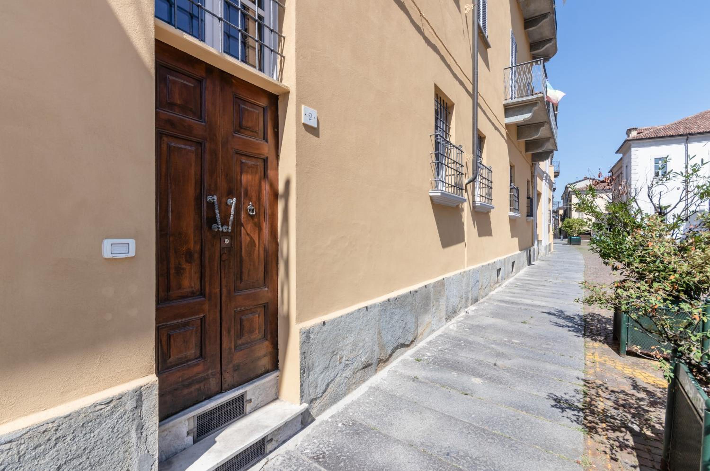 GuestHost - Asti Centro Modern & Elegant Apt