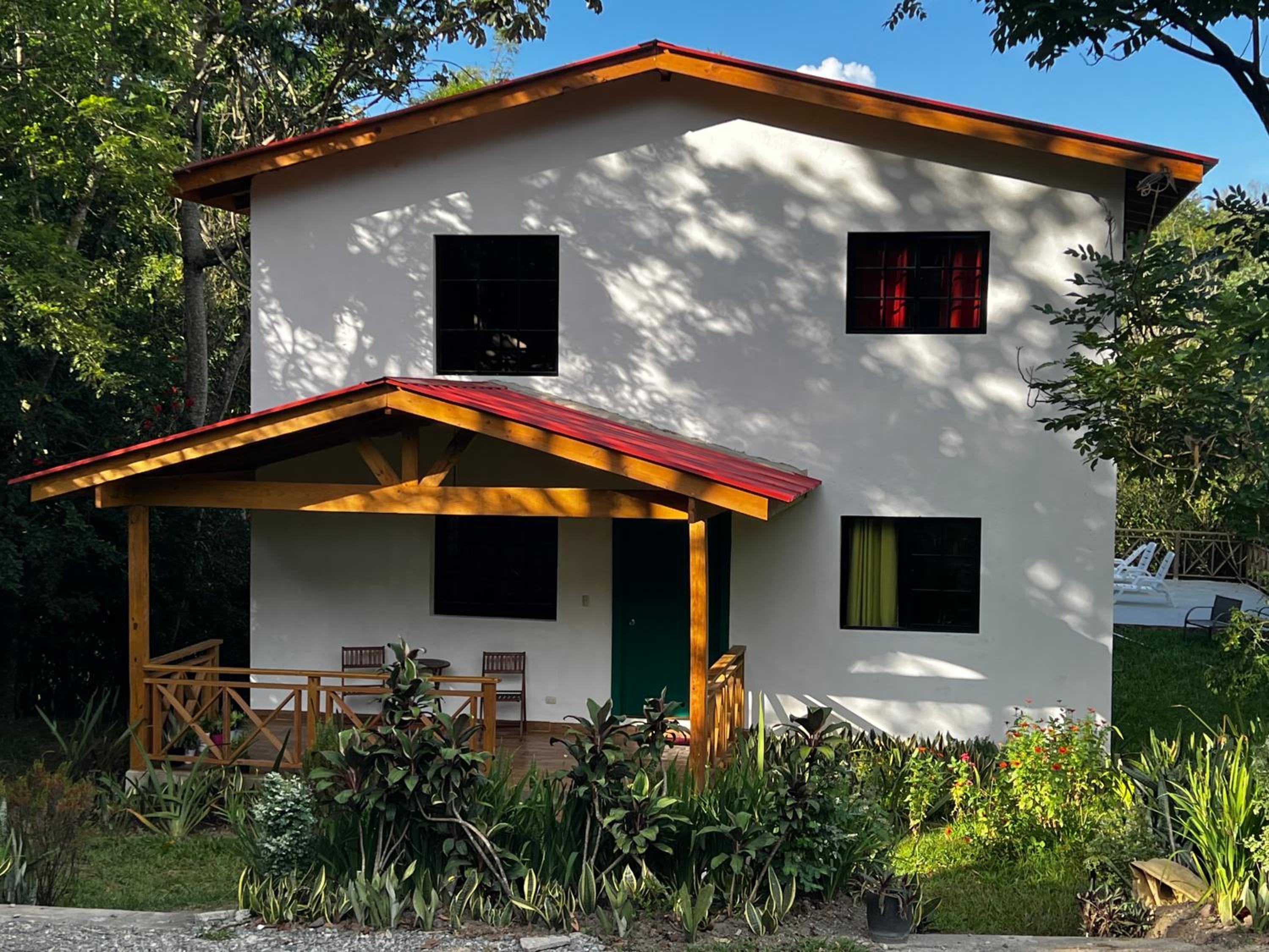 Villa unter Palmen