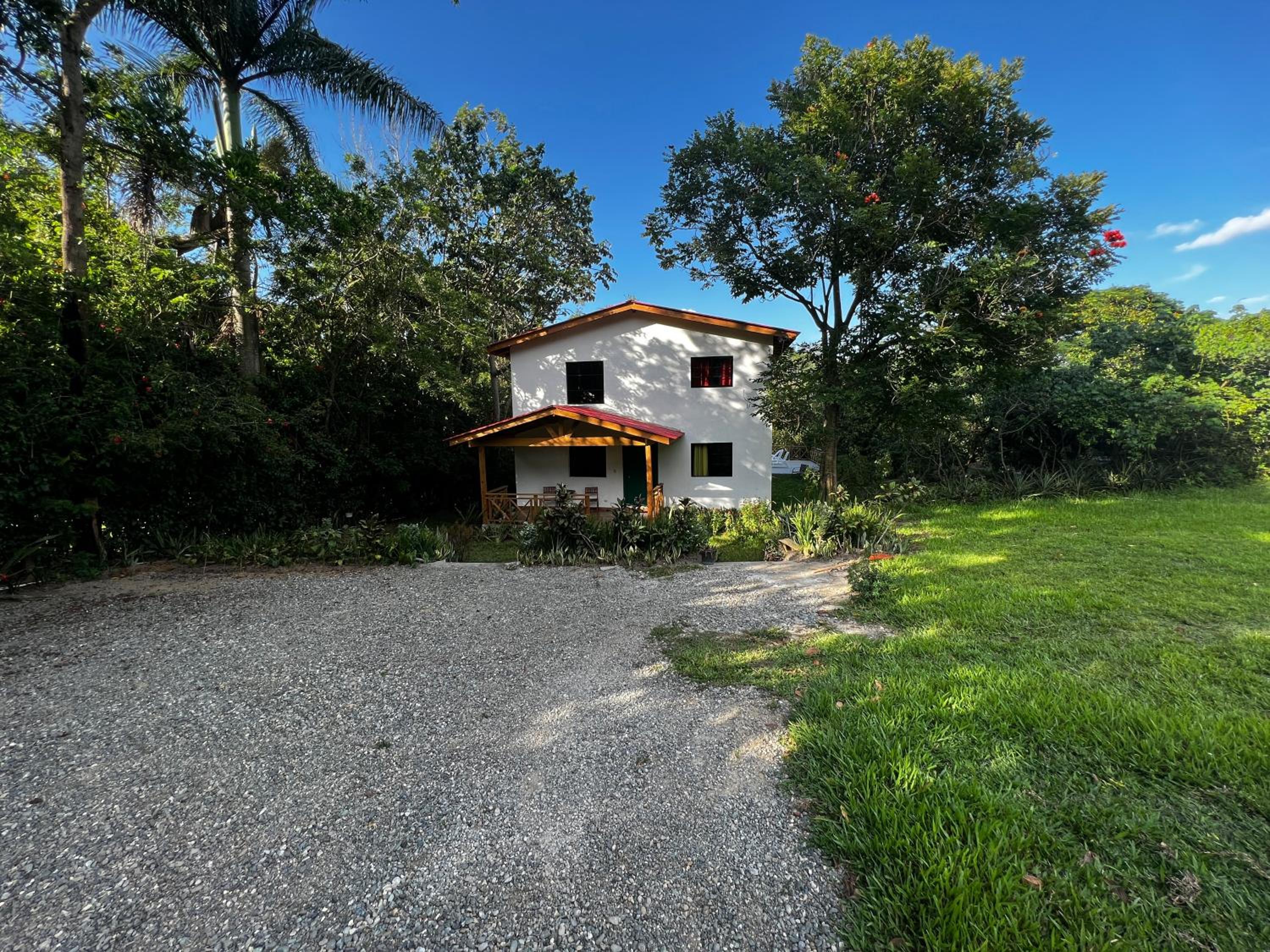 Villa unter Palmen