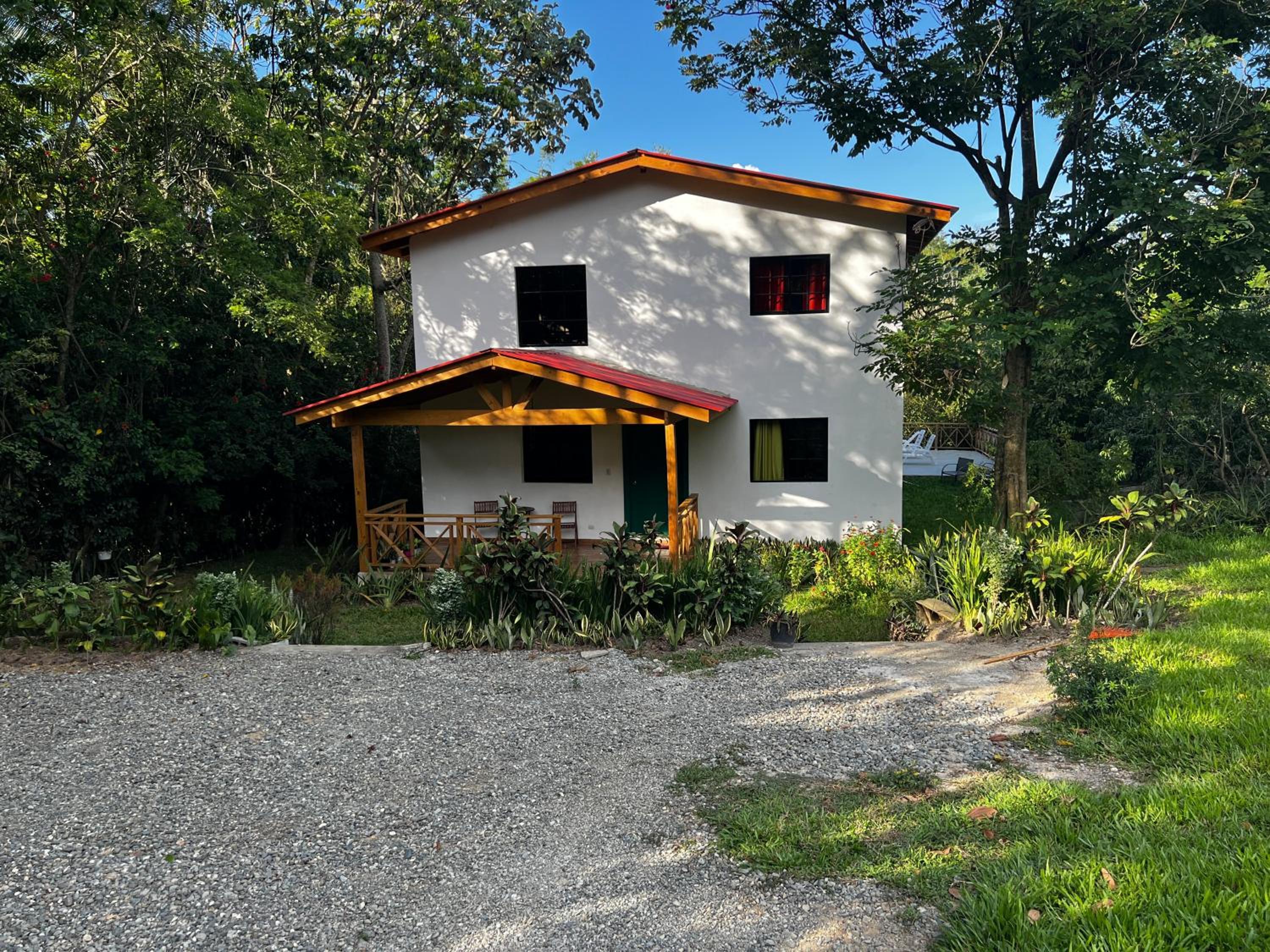 Villa unter Palmen