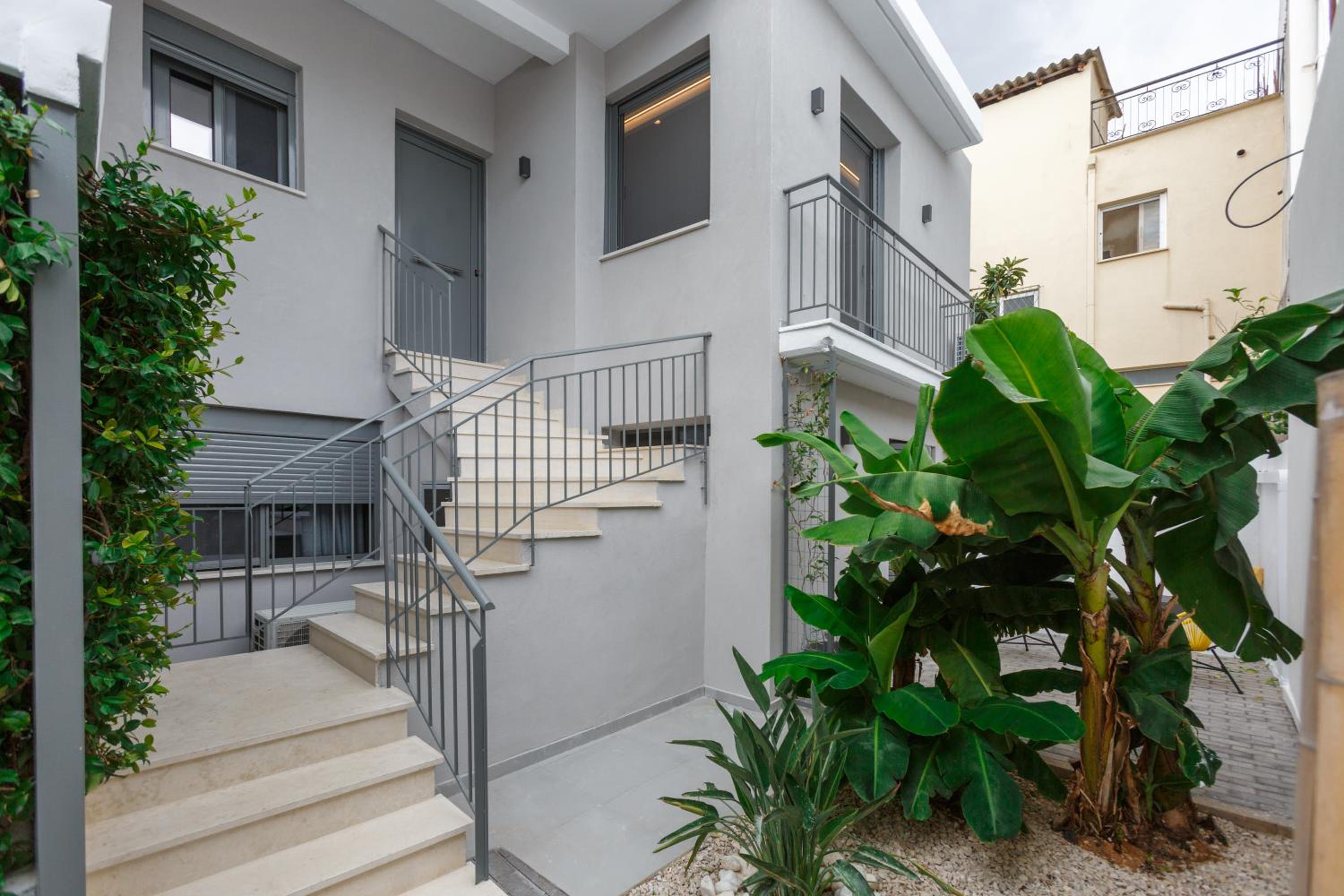 Hotel Studio w/king size bed near the Heart of Kalamata - Image 1