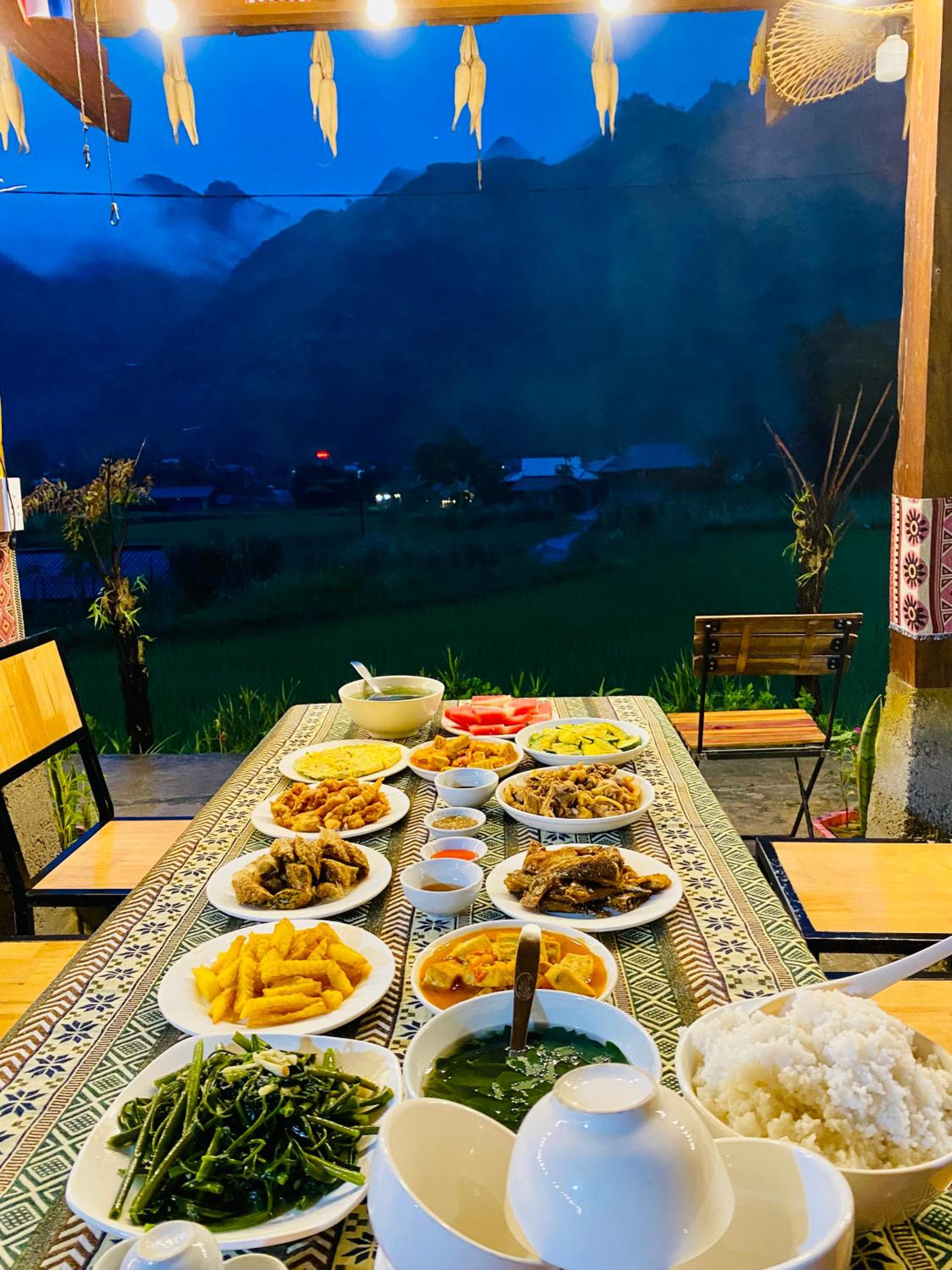Du Gia Field View Homestay