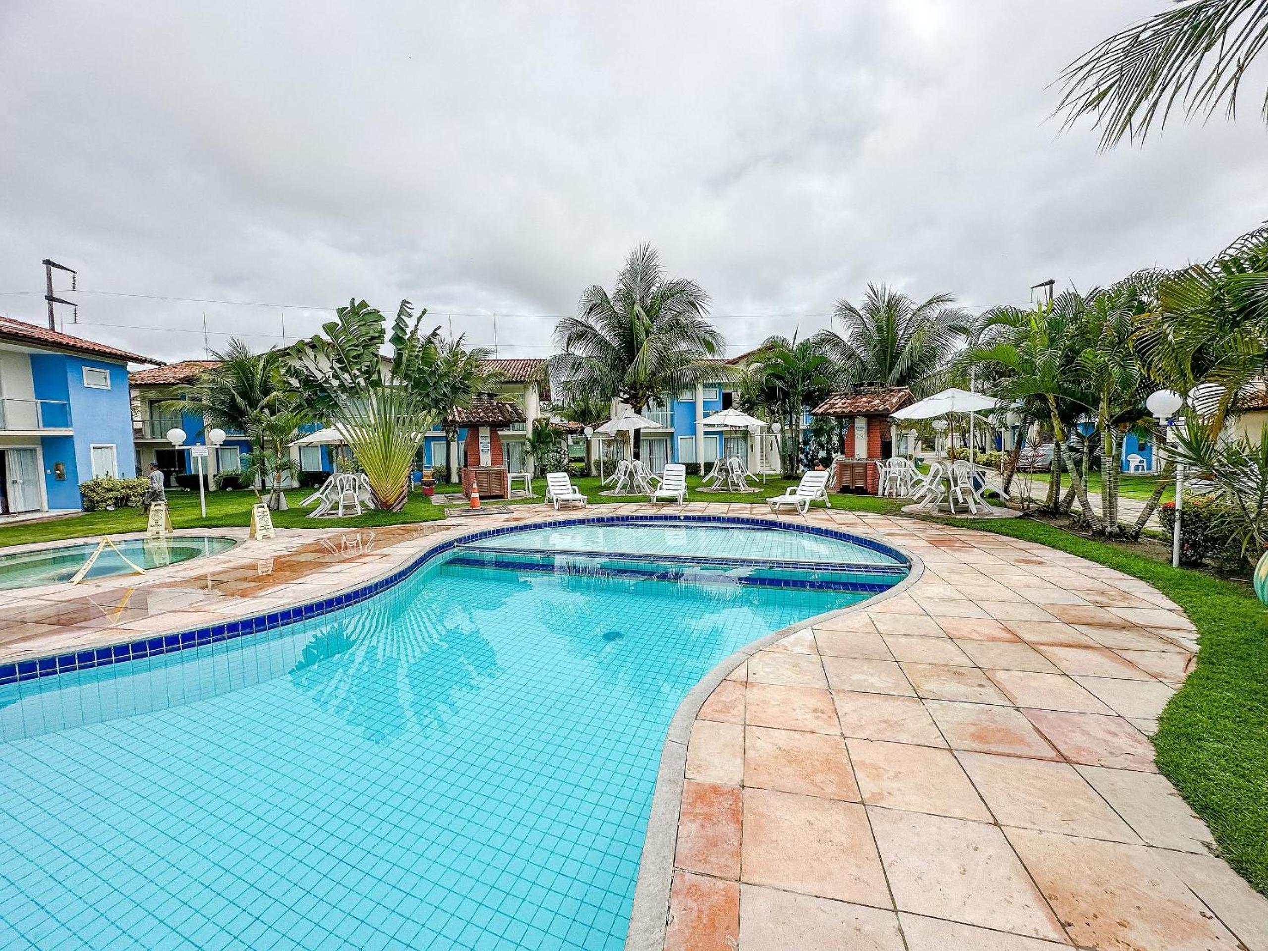 Casas no Residencial Mont Sião com 1, 2 ou 3 suítes (todas com ar condicionado) condomíno a poucos metros da praia de Taperapuã (Axé Moi), com 2 piscinas a