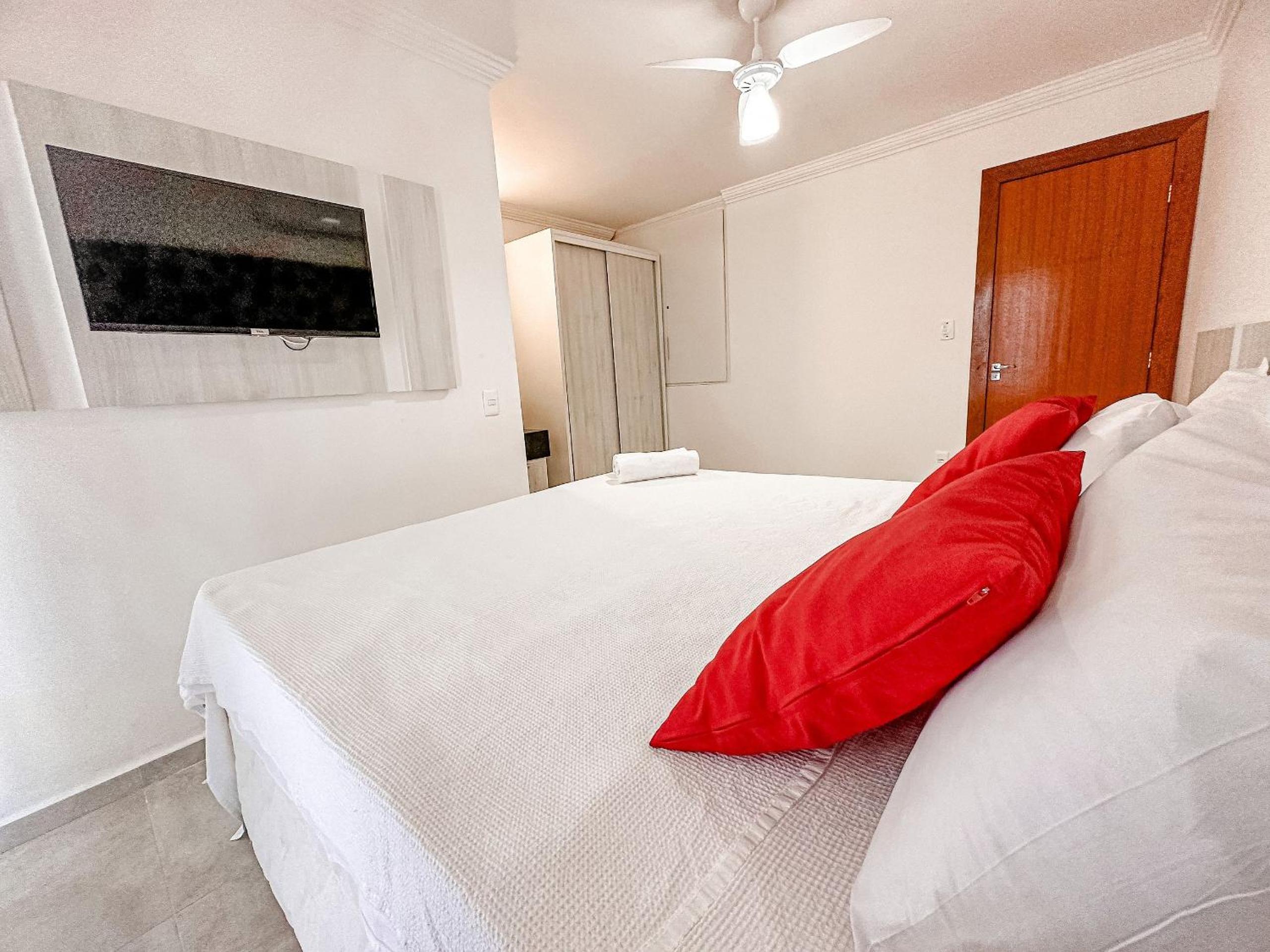 Casa toda climatizada com 2 suítes, gourmet privativo e internet 300MBPS no Residencial Monte das Oliveiras em Arraial D'Ajuda , condomínio com piscinas, s