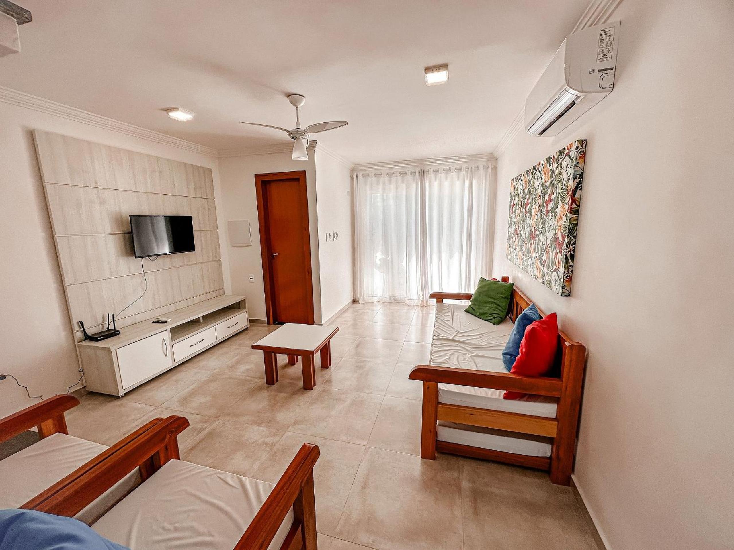 Casa toda climatizada com 2 suítes, gourmet privativo e internet 300MBPS no Residencial Monte das Oliveiras em Arraial D'Ajuda , condomínio com piscinas, s
