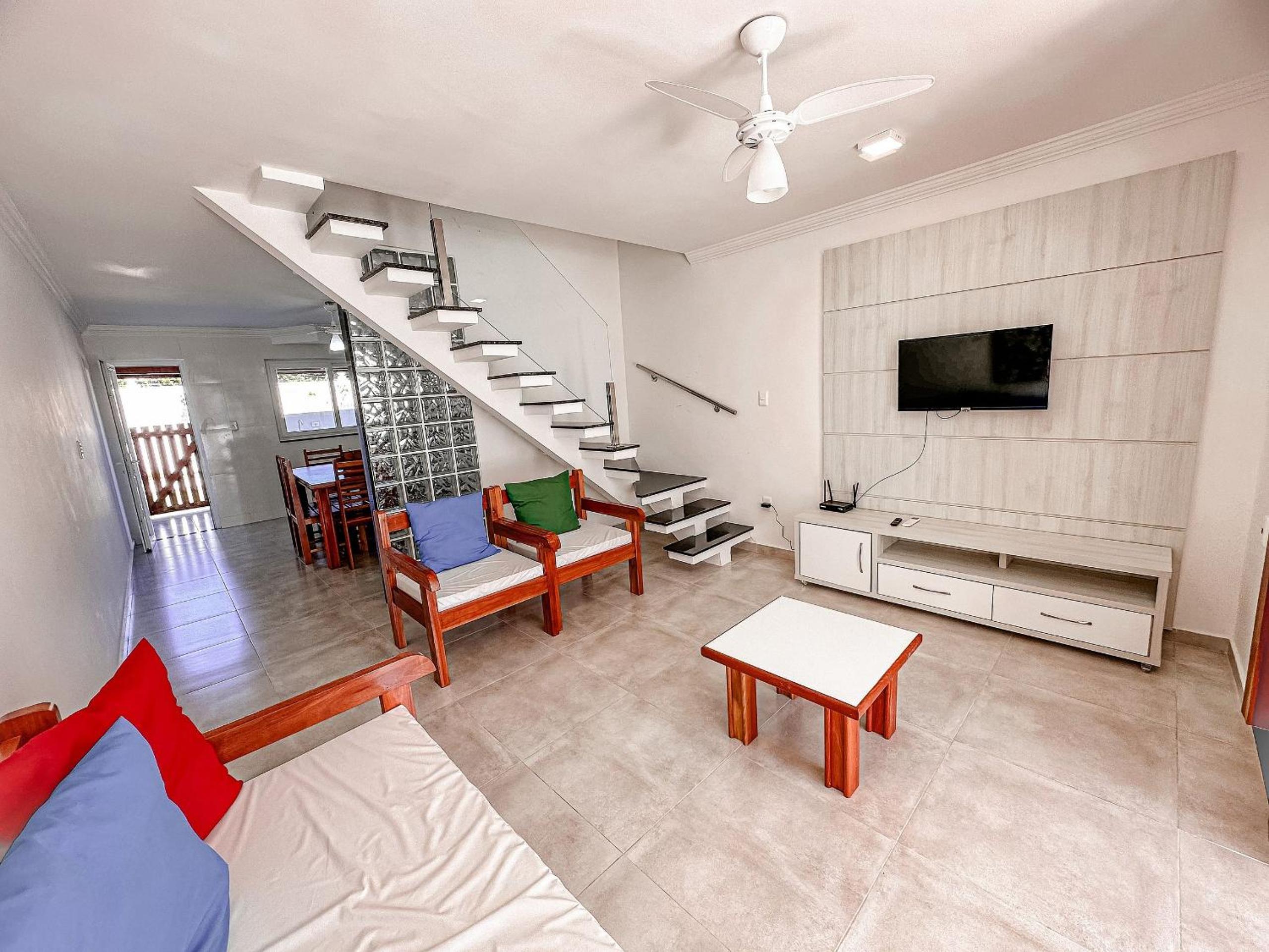 Casa toda climatizada com 2 suítes, gourmet privativo e internet 300MBPS no Residencial Monte das Oliveiras em Arraial D'Ajuda , condomínio com piscinas, s