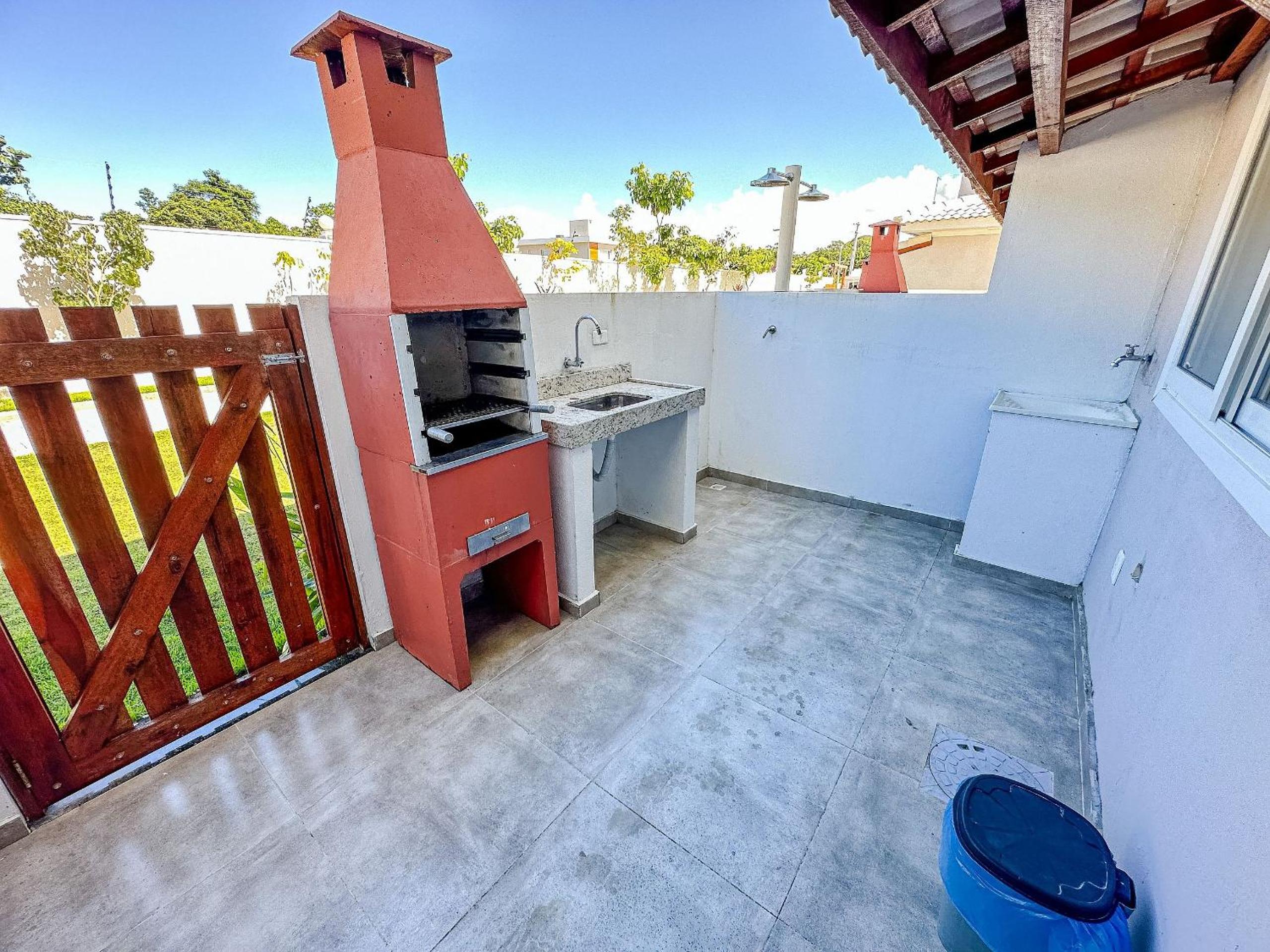 Casa toda climatizada com 2 suítes, gourmet privativo e internet 300MBPS no Residencial Monte das Oliveiras em Arraial D'Ajuda , condomínio com piscinas, s