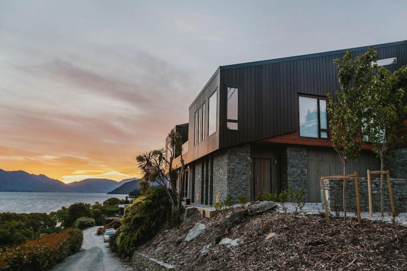 Lakehouse Joela, a Relax it's Done luxury holiday home view 5