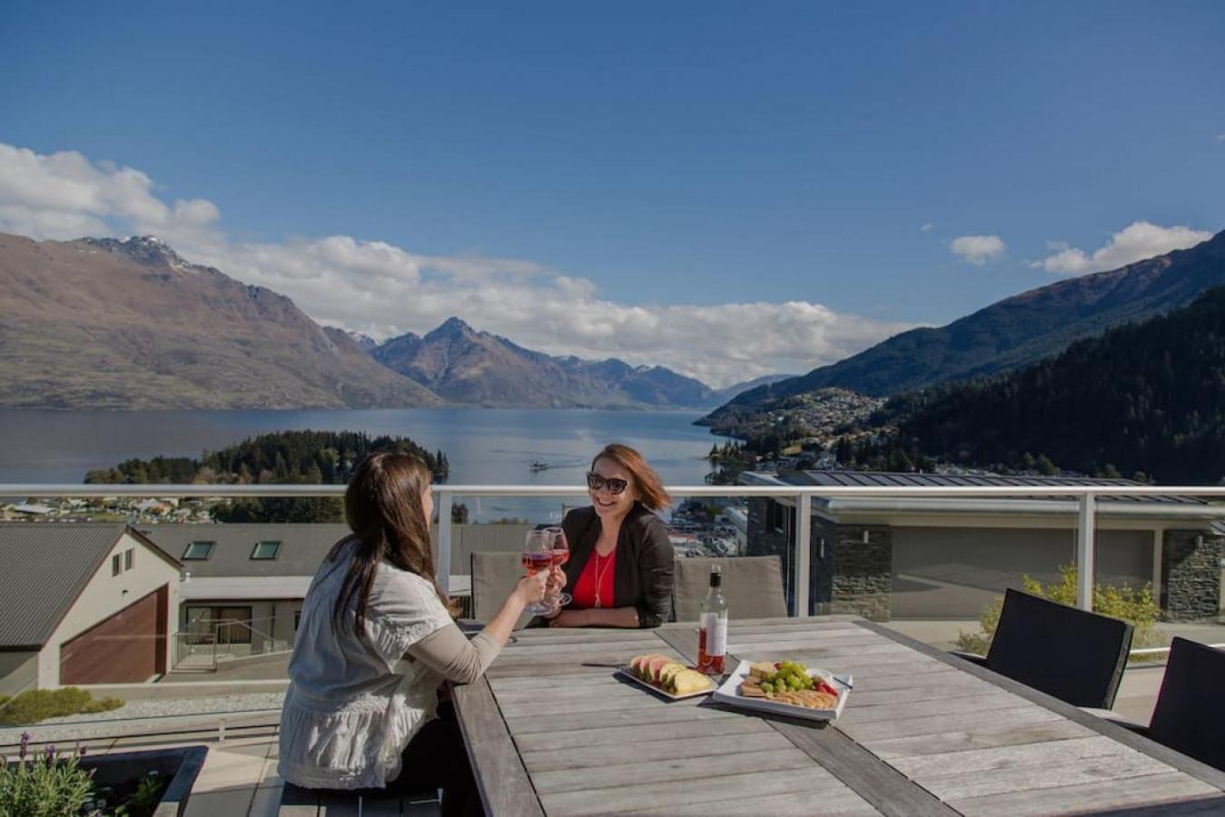 Lake View Villa, Great location and Amazing views view 2