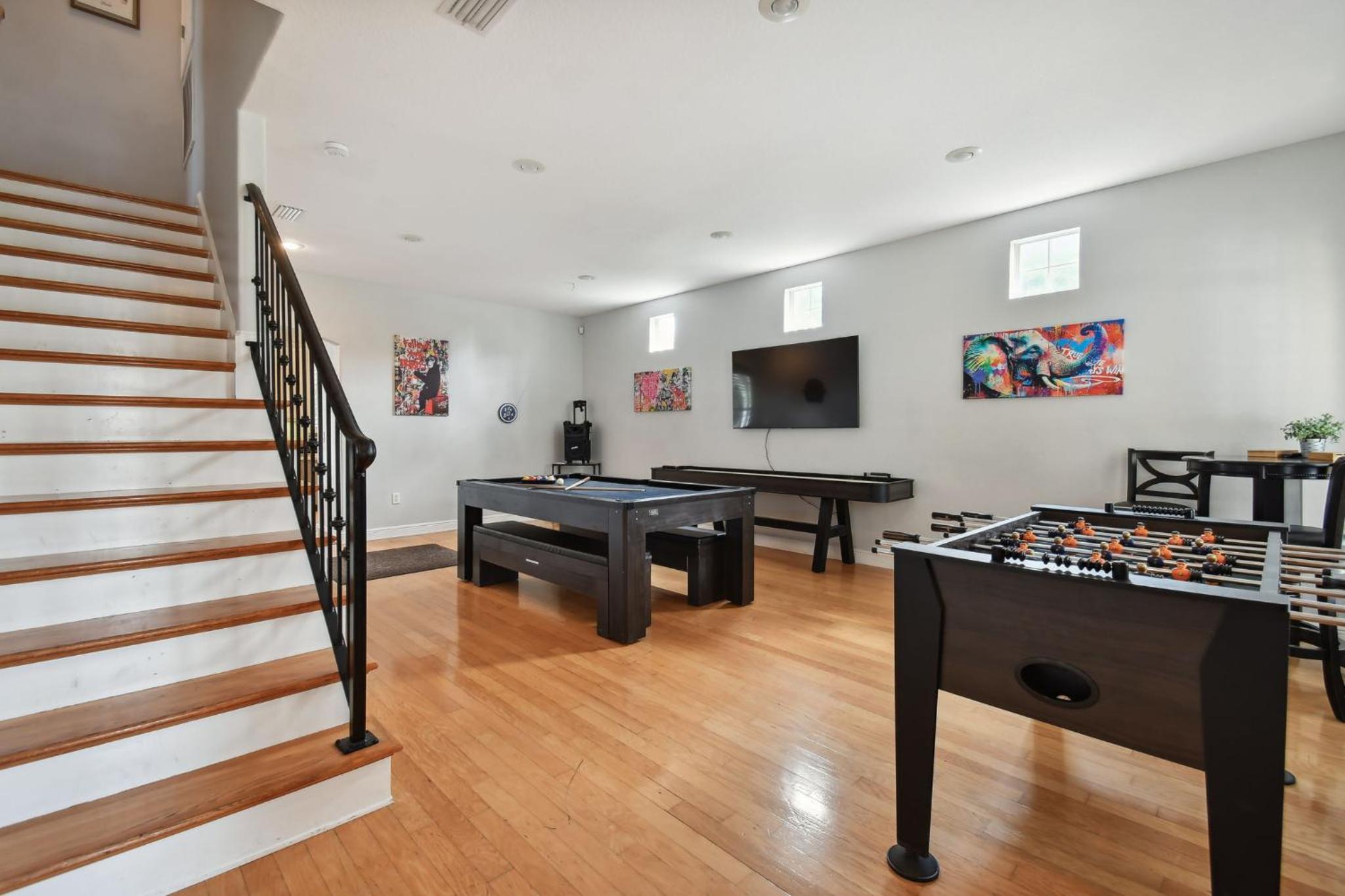 Private HomeGameRoom, 4br35bth, Sleep 12 view 5