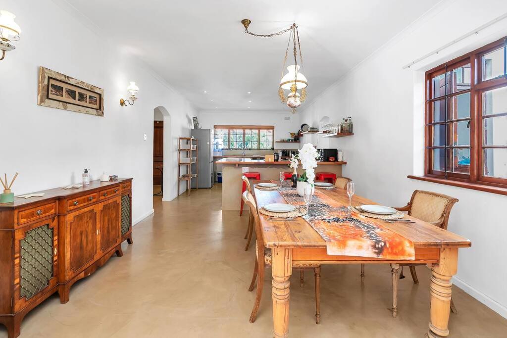 4Bedroom Home in quiet neighbourhood view 2