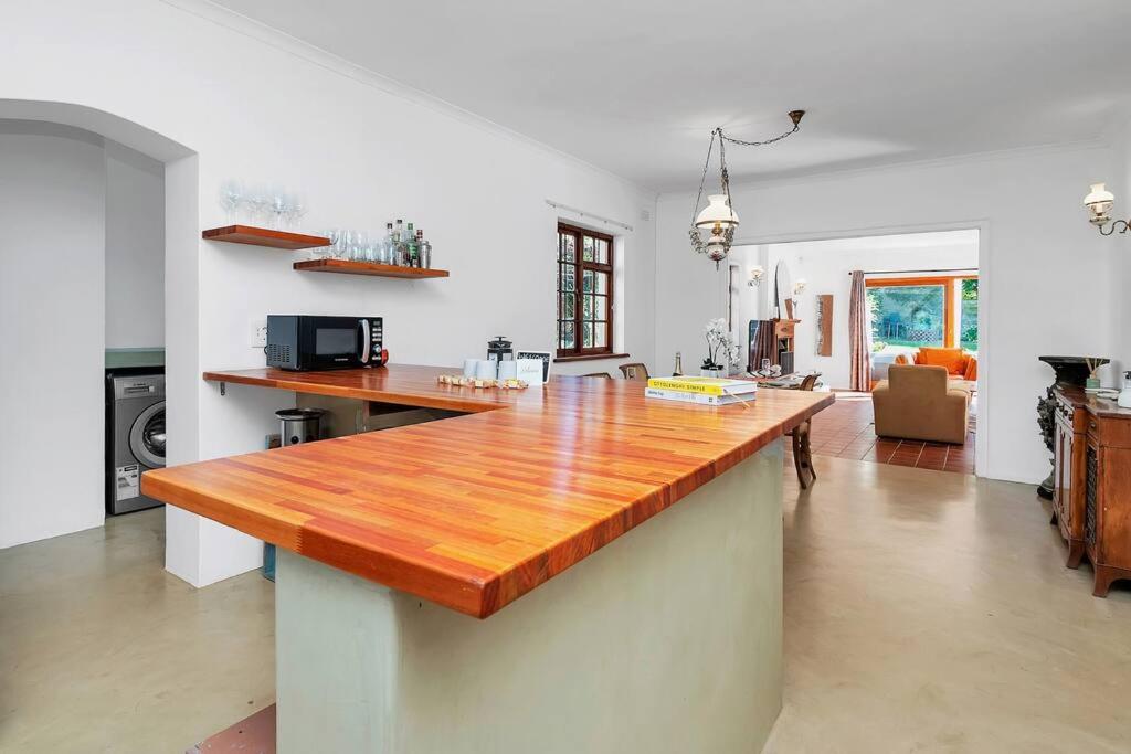 4Bedroom Home in quiet neighbourhood view 4