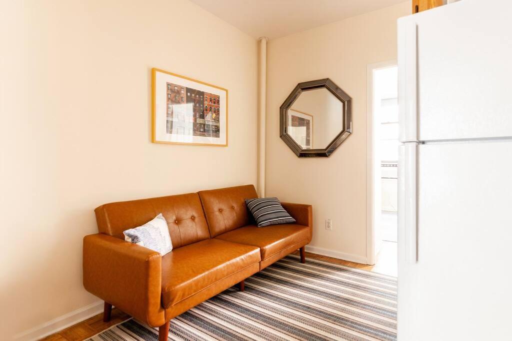 ✪ Large 2 Bedrooms ✪ Queen Beds ✪ Work Stations