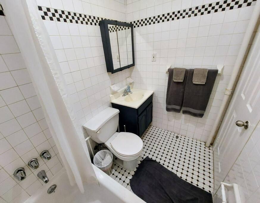 ✪ Large 2 Bedrooms ✪ Queen Beds ✪ Work Stations