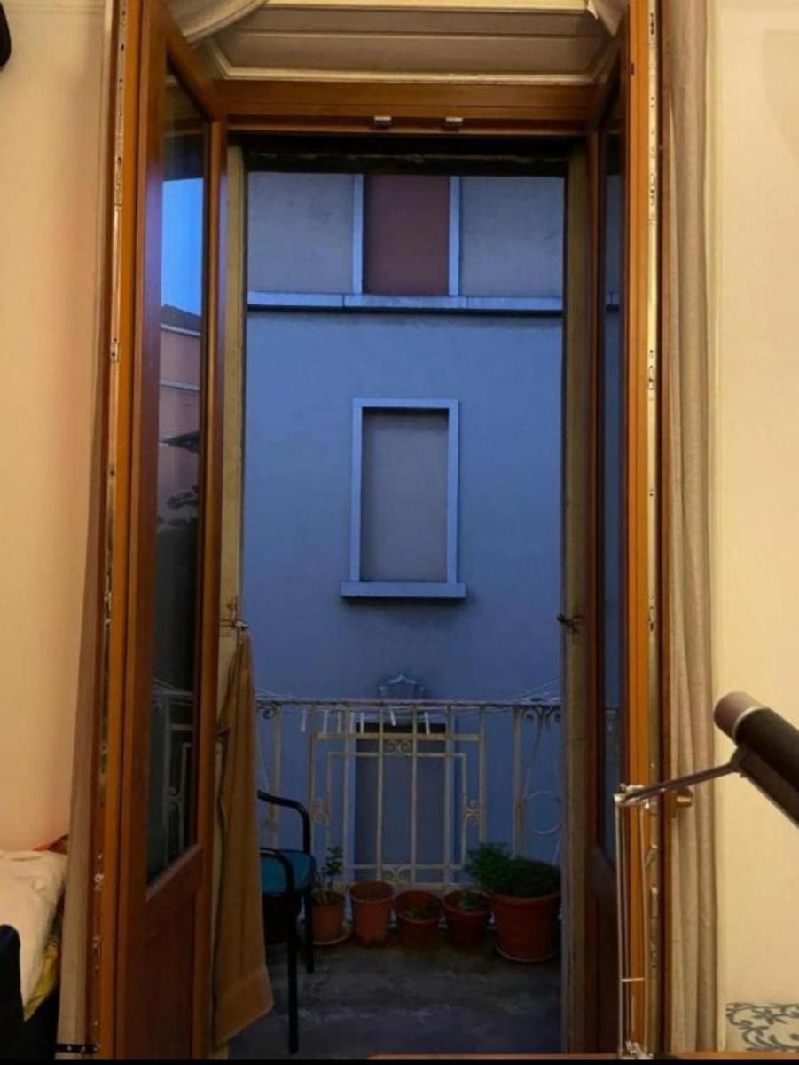 House in the city center-Casa nel centro della città