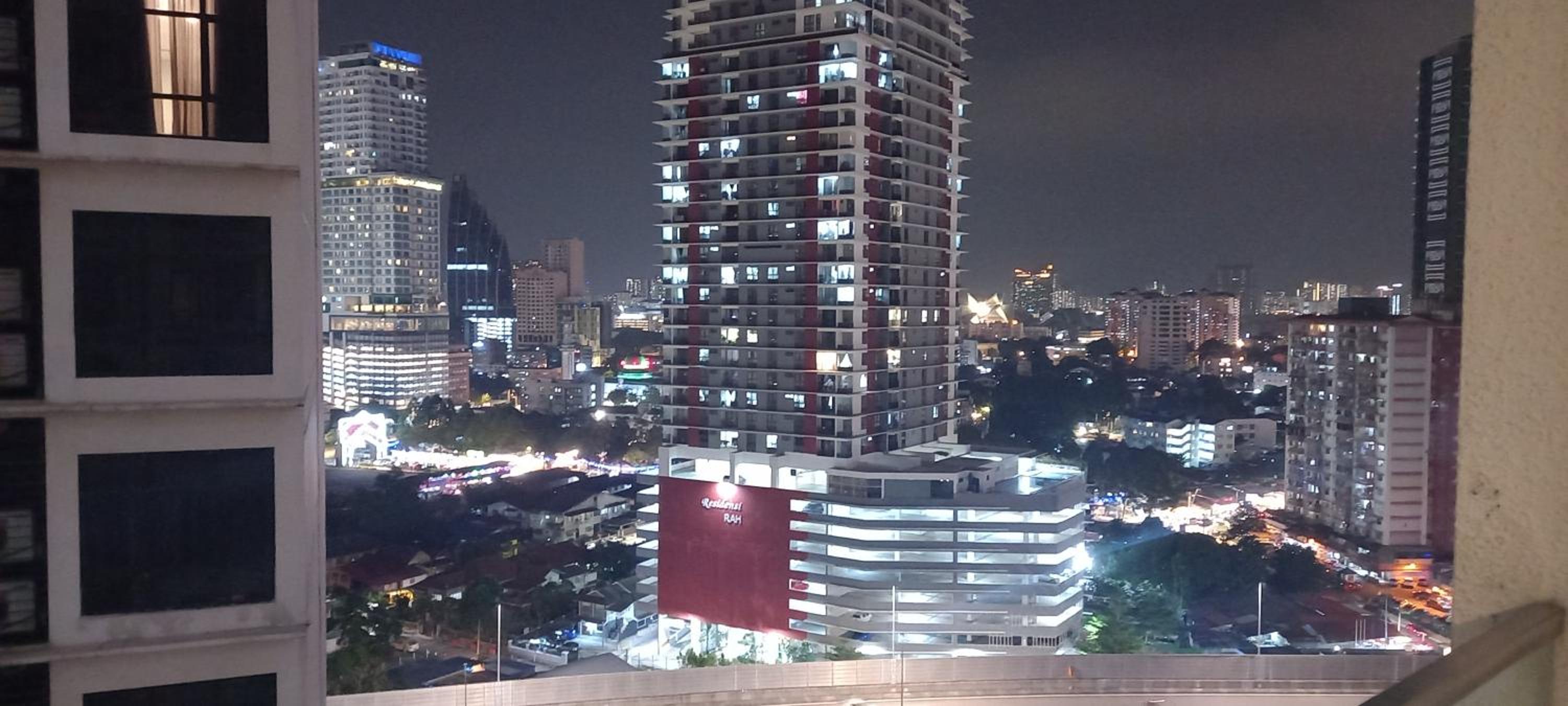 Cozy Apartment with Jacuzzi and Sauna at 188 Suites Klcc