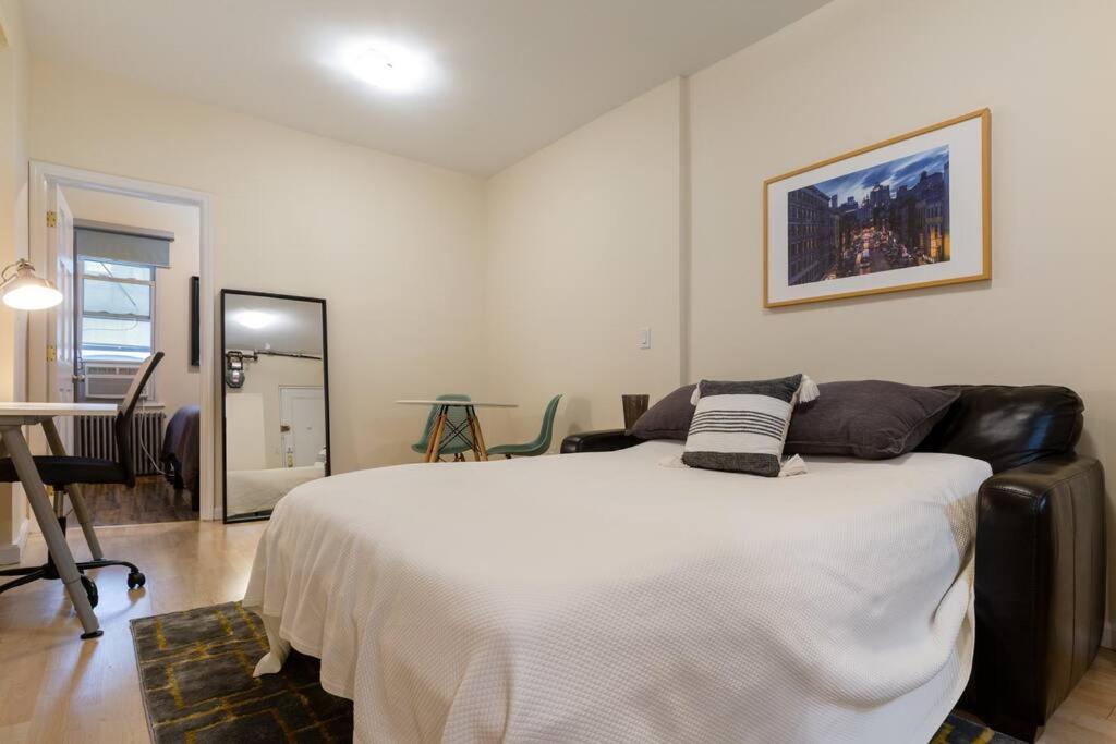 Comfortable Apartment with Workstation