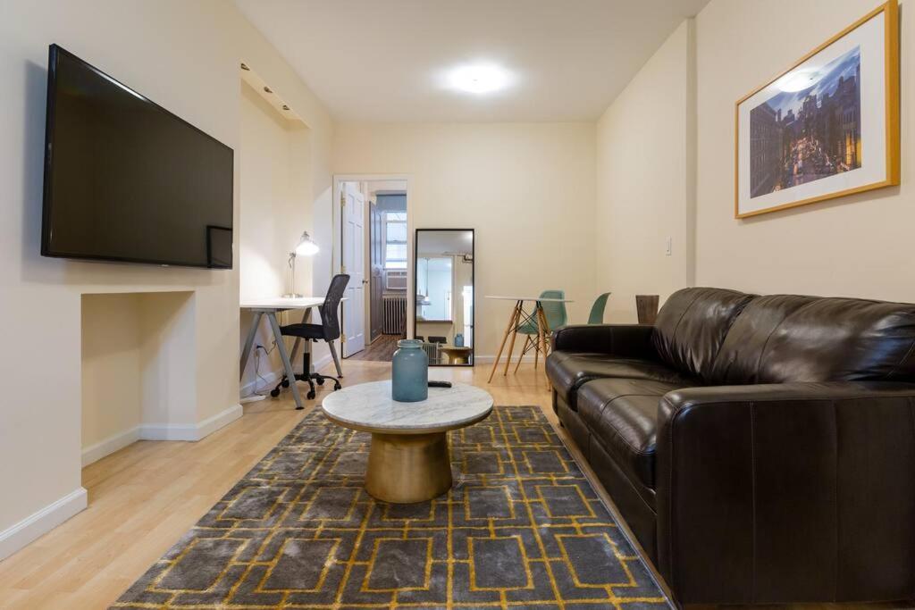Comfortable Apartment with Workstation