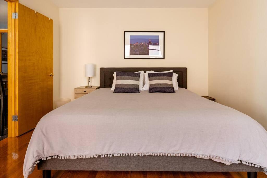 Comfortable 2BR & 2 Bath Apt in Downtown NYC
