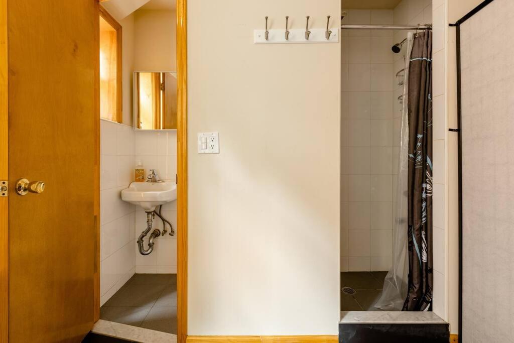 Comfortable 2BR & 2 Bath Apt in Downtown NYC