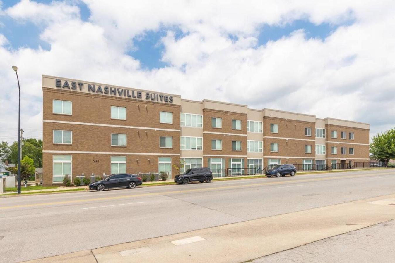 Modern Comfort Condo Only 2 Mile to Downtown Broadway view 3