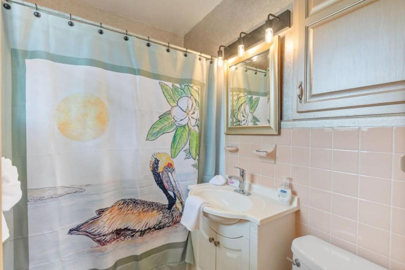 Pelican Paradise Nostalgic Comfort Awaits