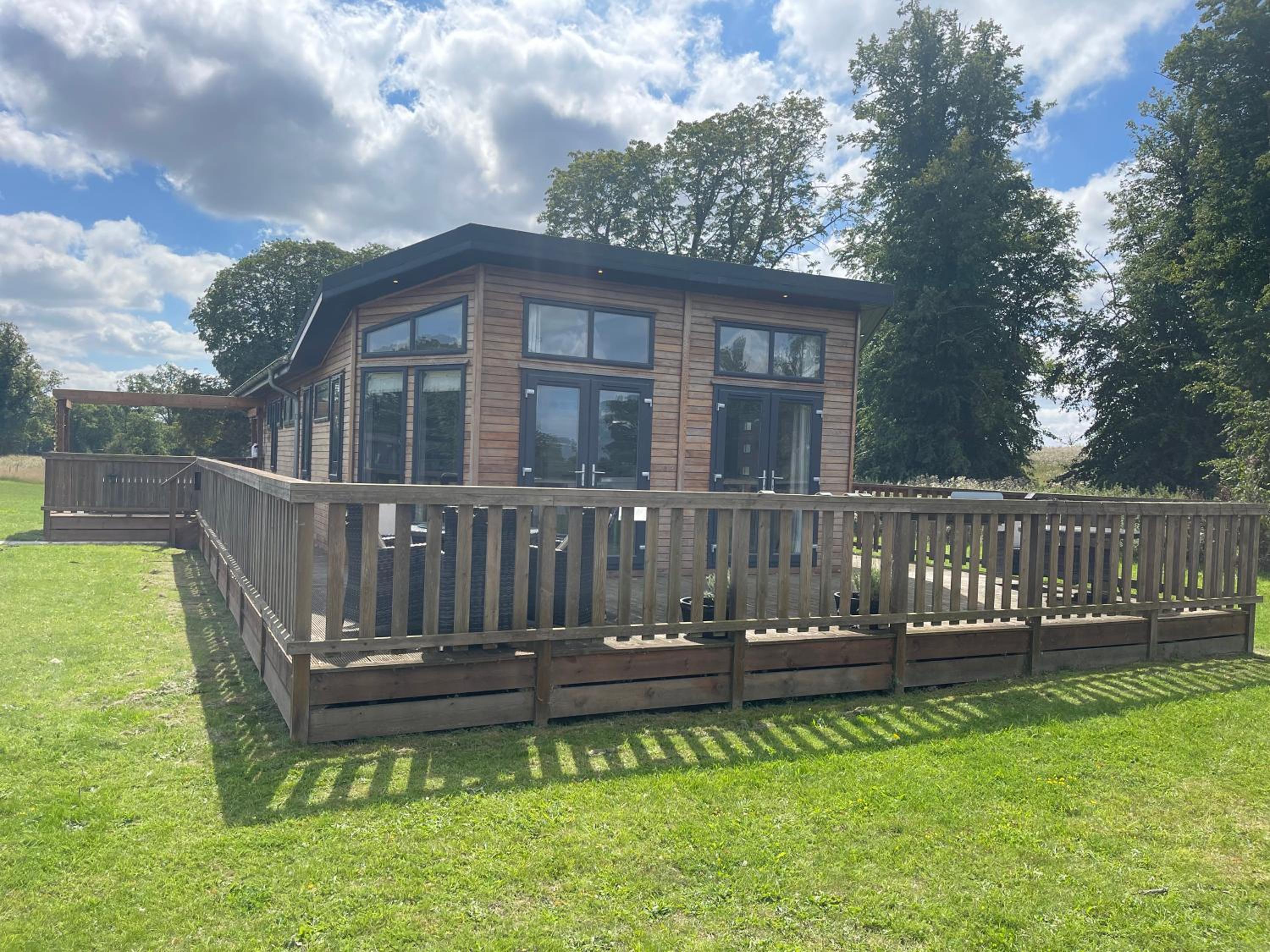 Glasshouse hot tub lodge
