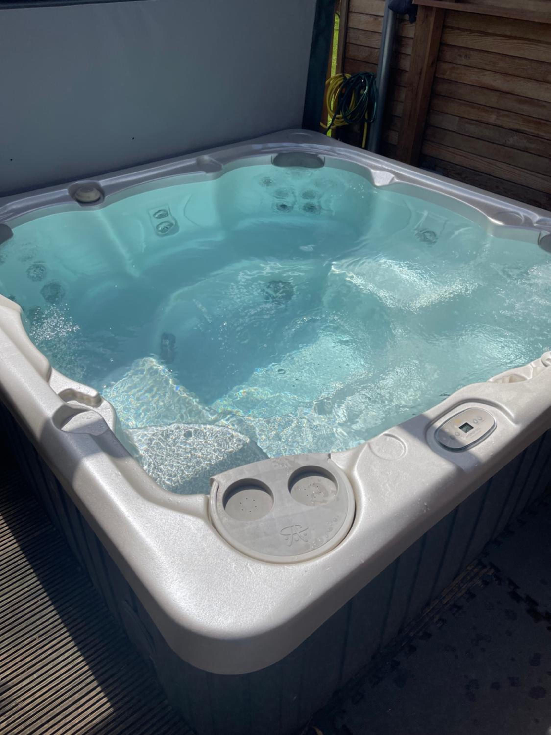 Glasshouse hot tub lodge