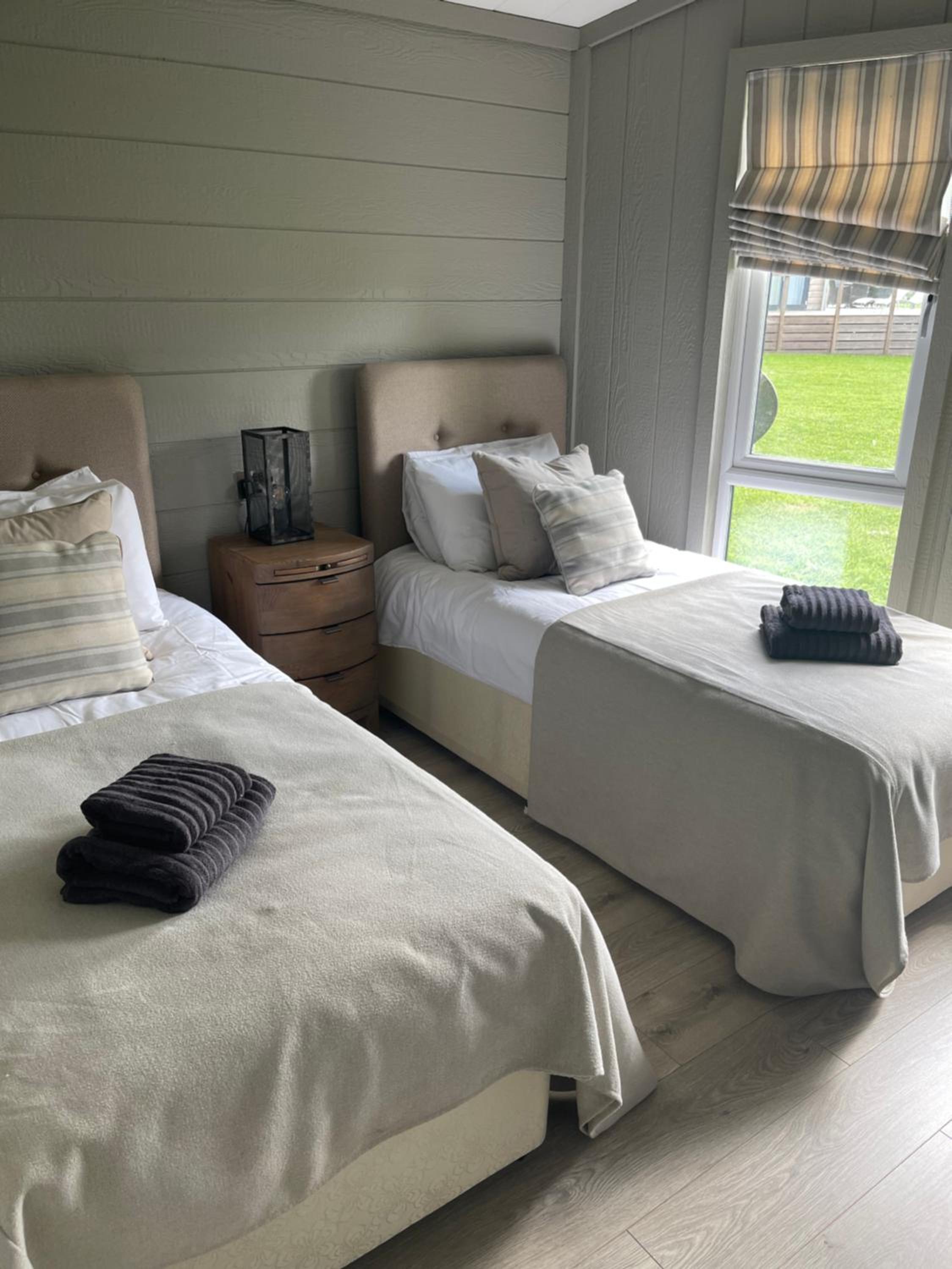 Glasshouse hot tub lodge
