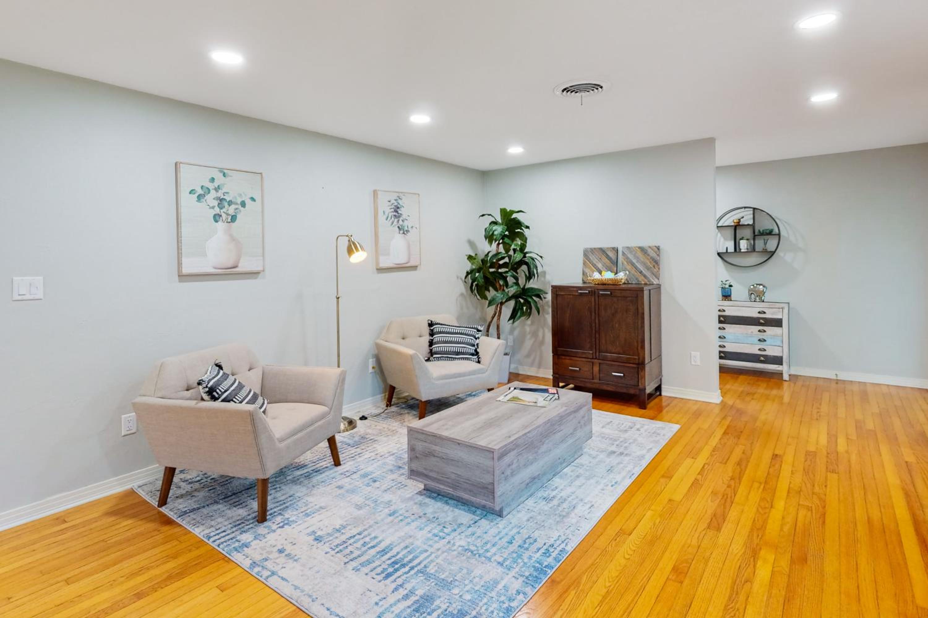 Steps to Lake Hollingsworth! Dog-Friendly Retreat